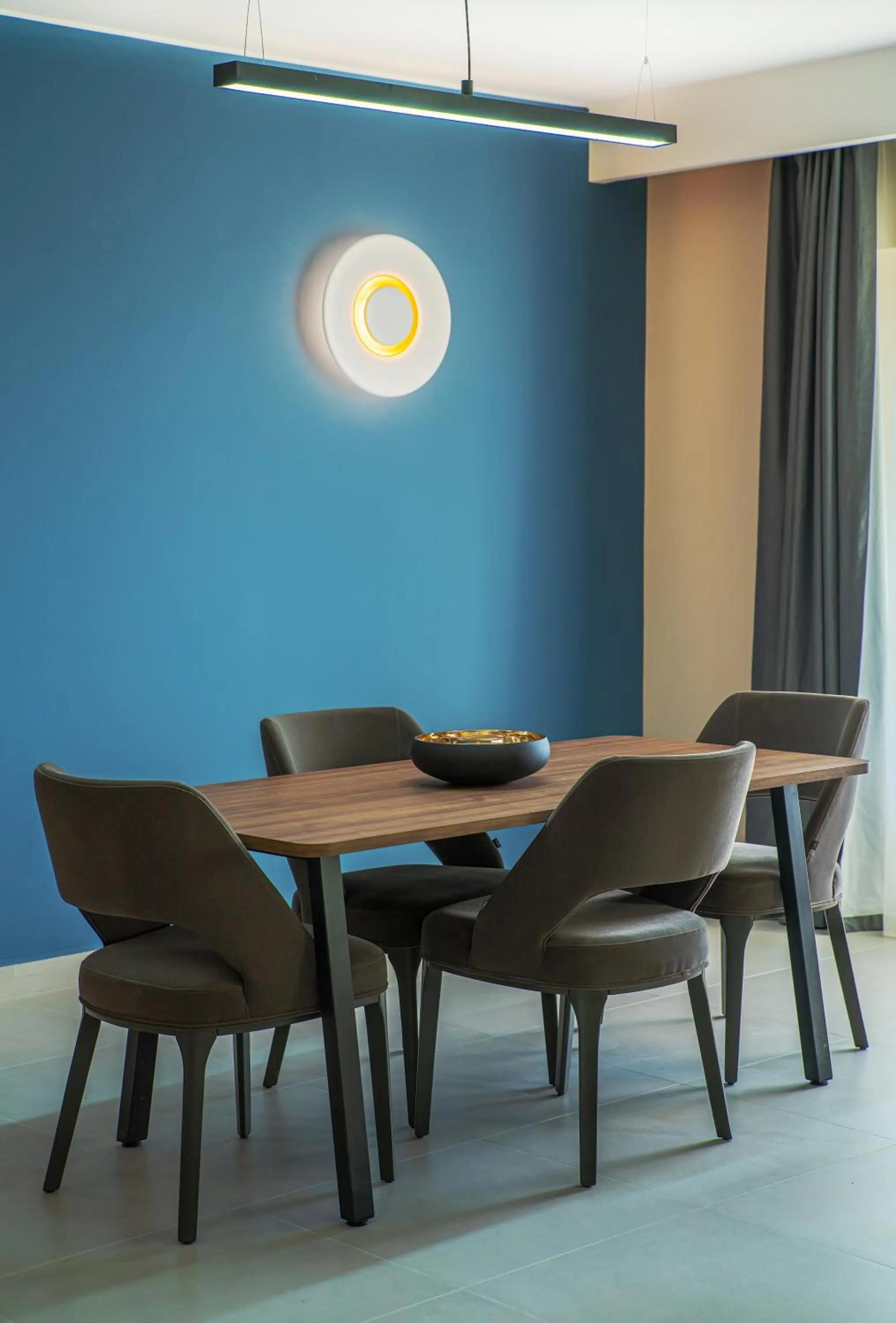 Dining area in Hotel Holiday International