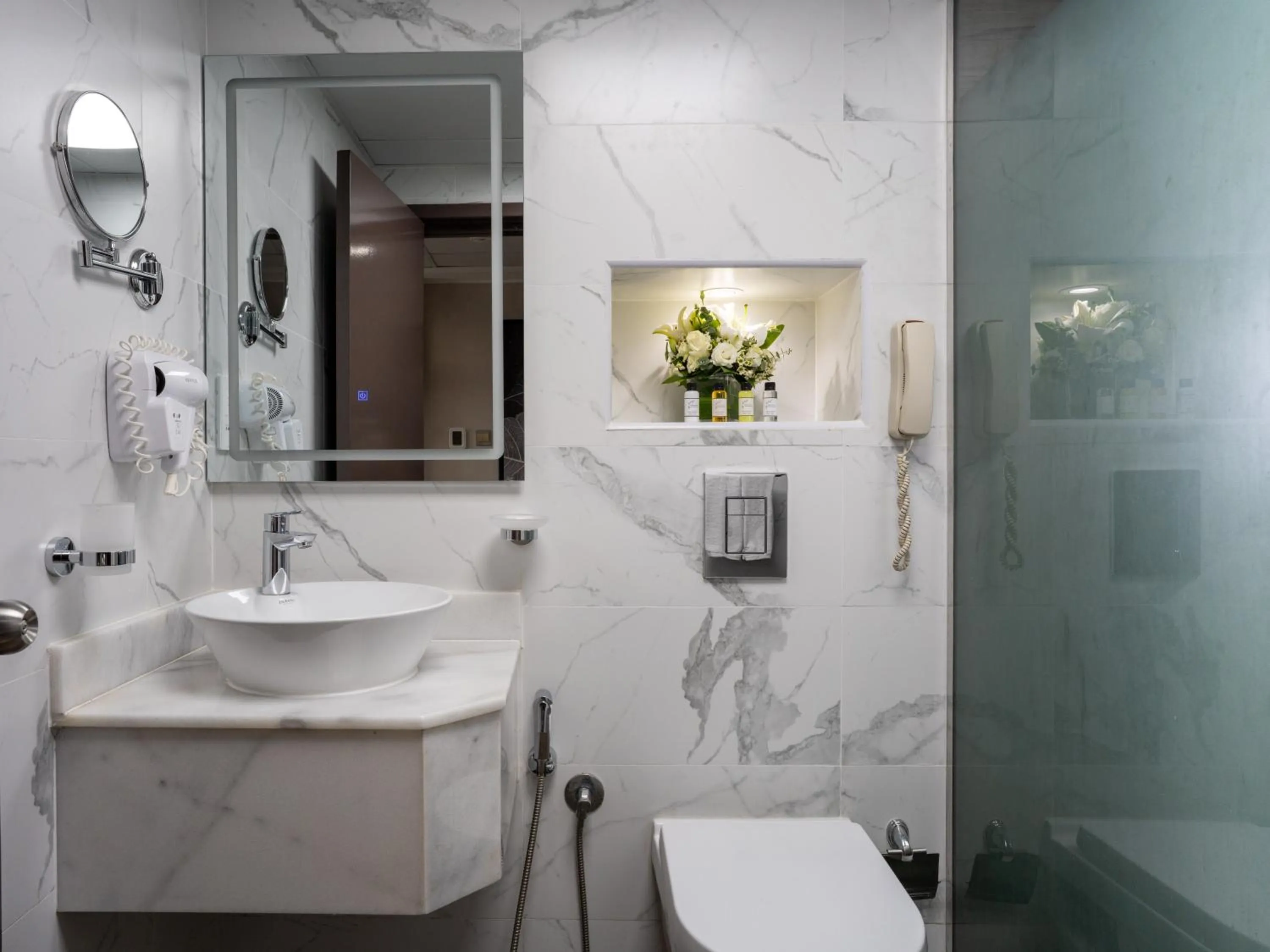 Bathroom in Hotel Holiday International