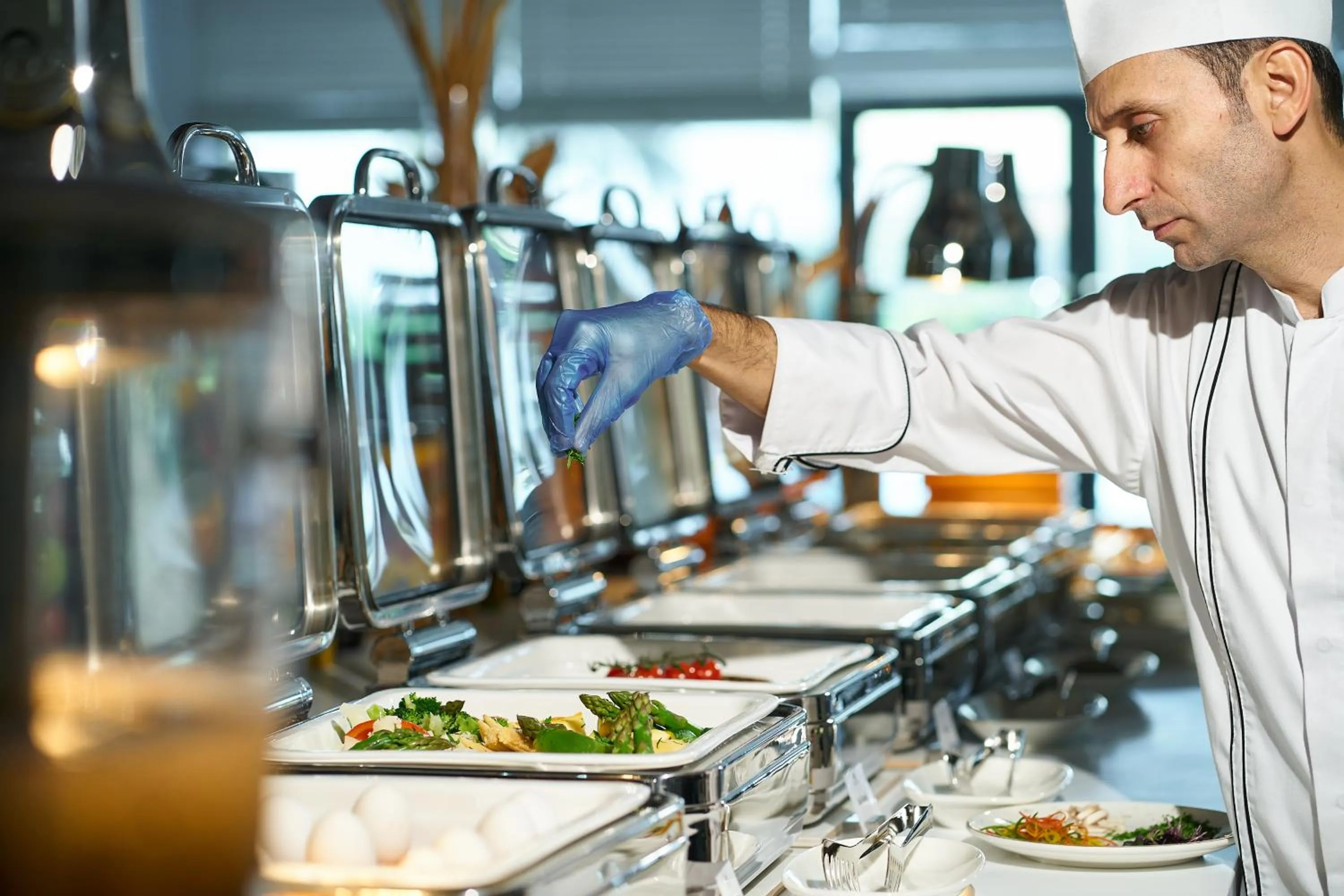 Restaurant/places to eat in Hotel Holiday International