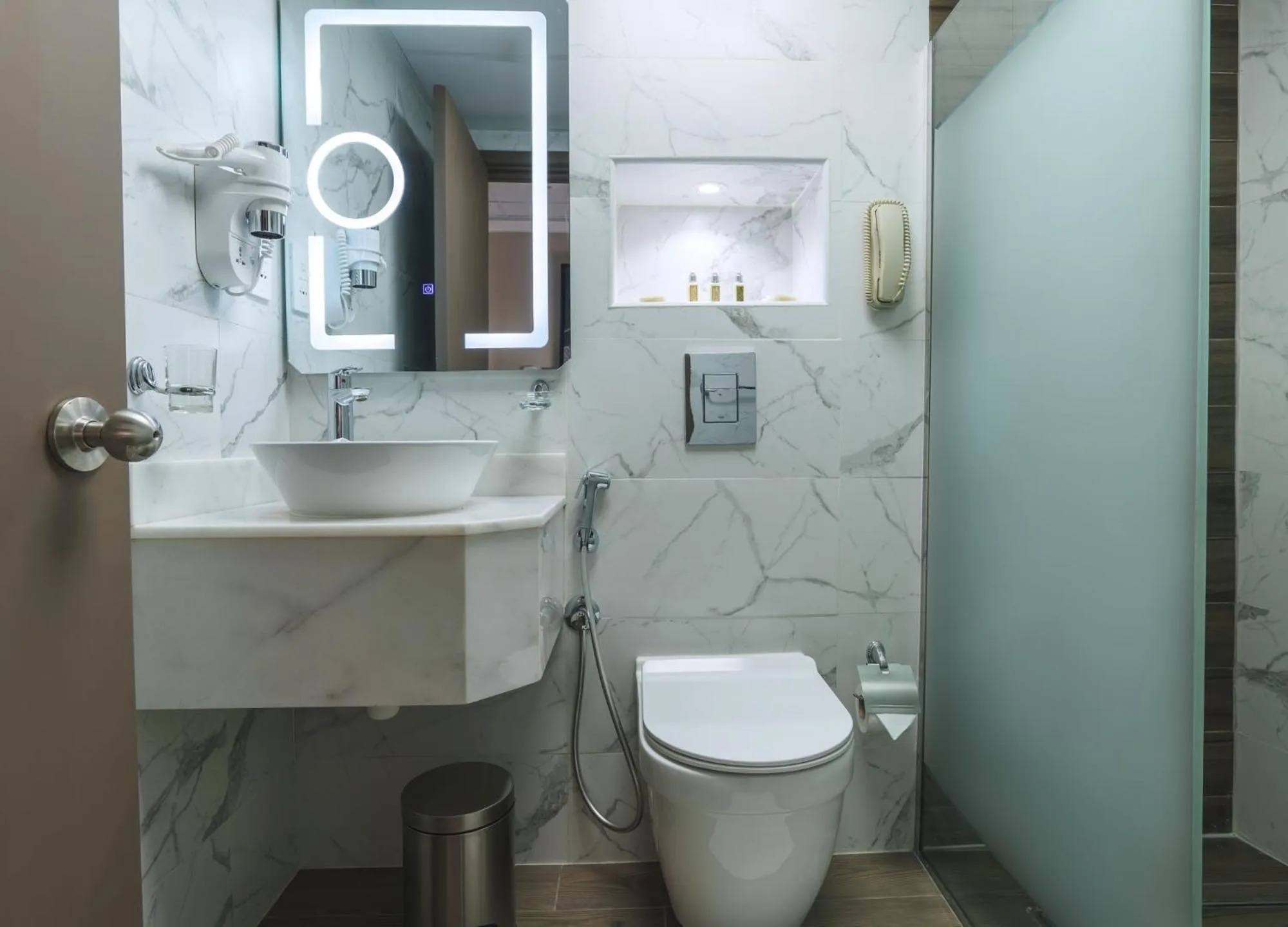 Bathroom in Hotel Holiday International