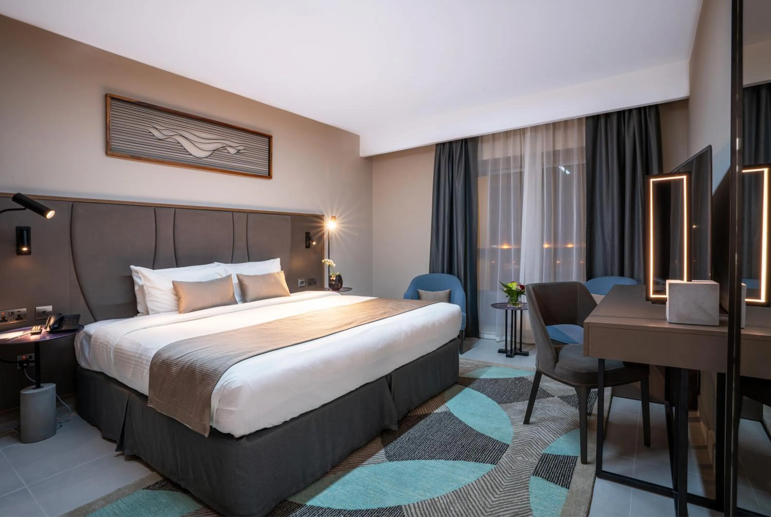 Bedroom, Bed in Hotel Holiday International