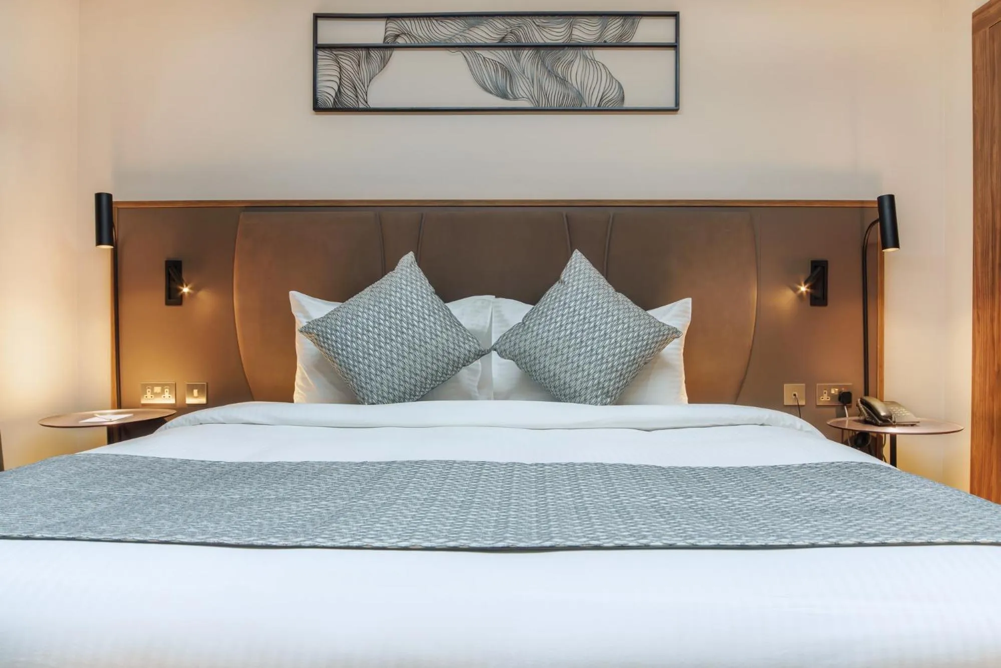 Bed in Hotel Holiday International