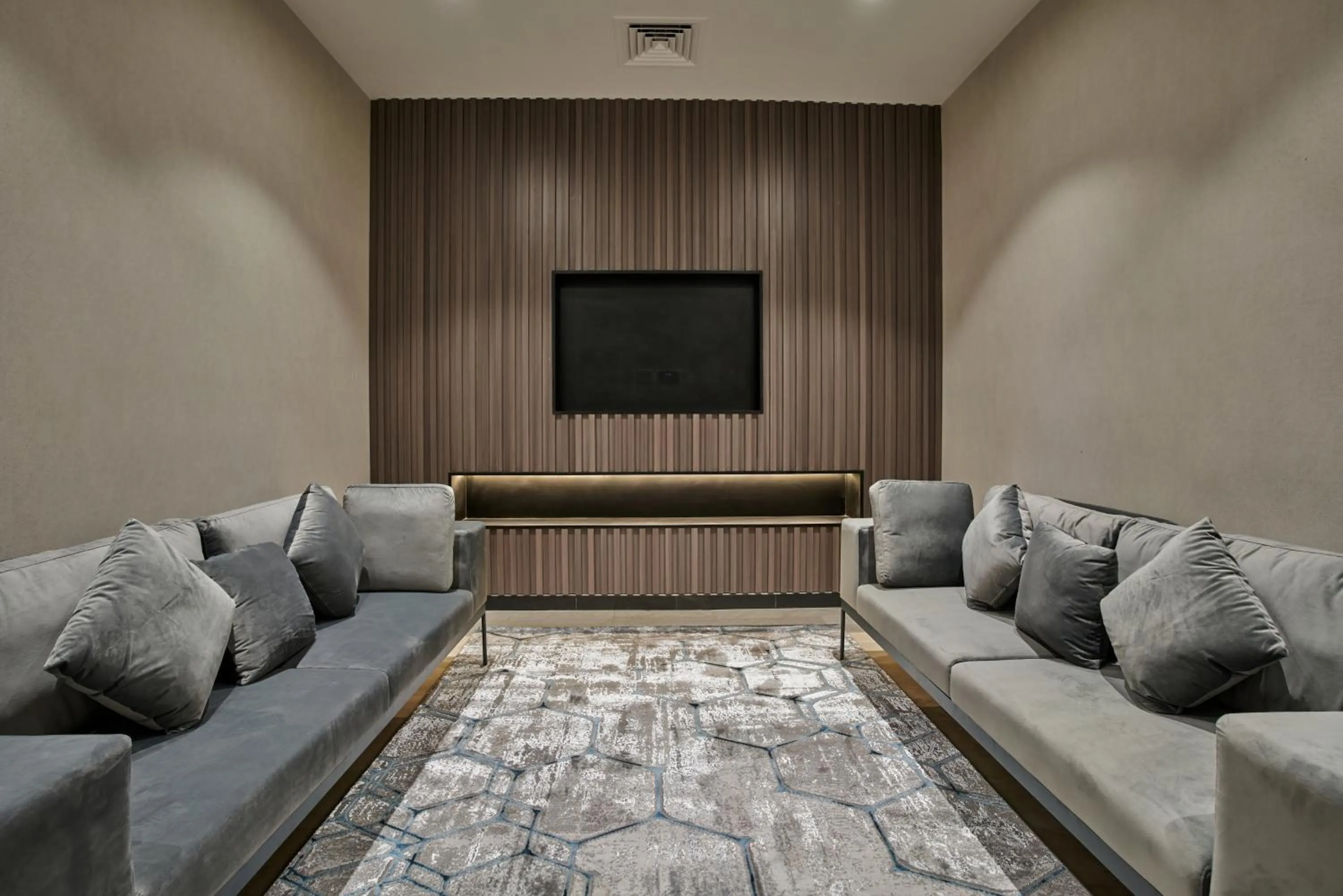 Seating area in Hotel Holiday International