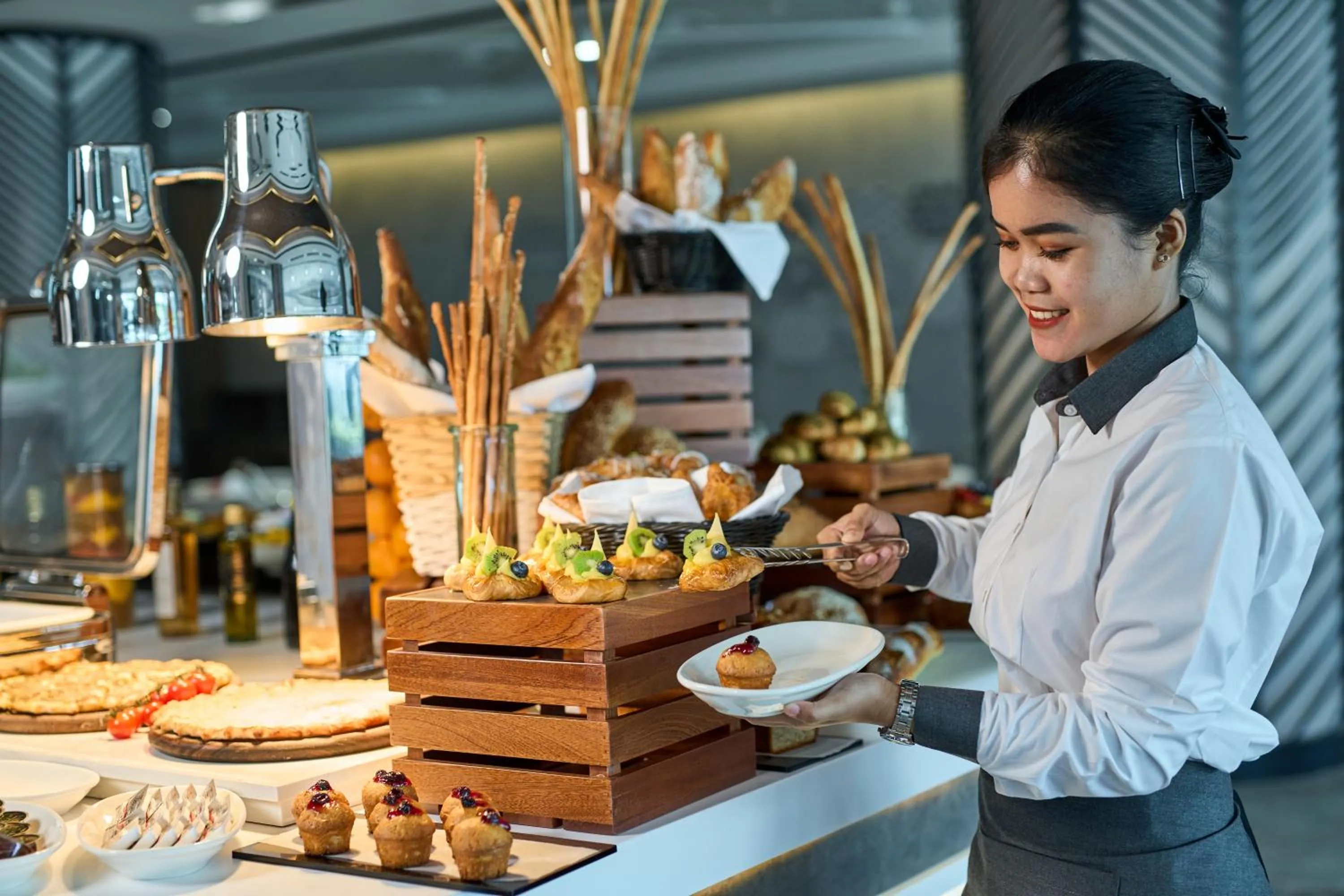 Food and drinks in Hotel Holiday International