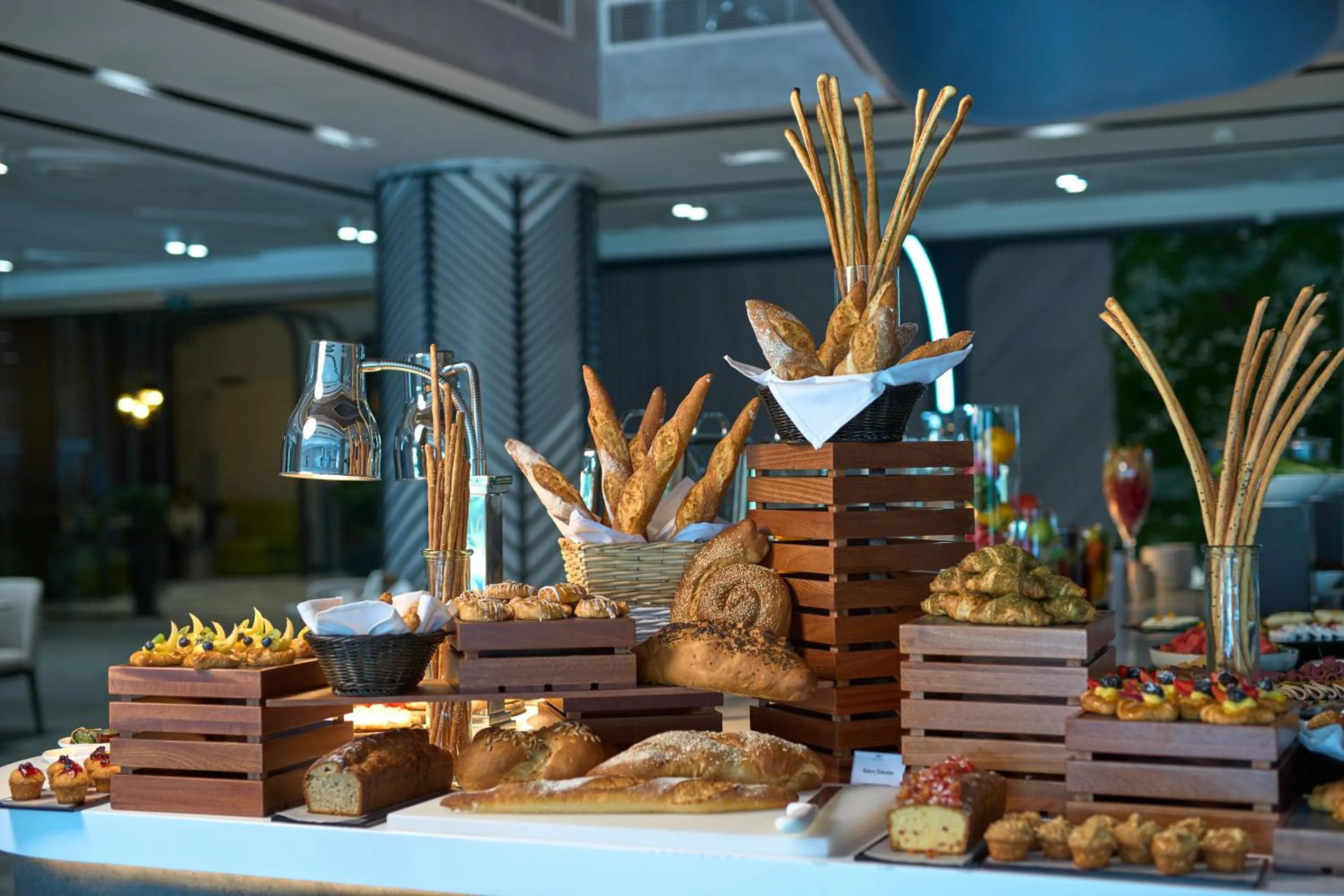 Buffet breakfast in Hotel Holiday International