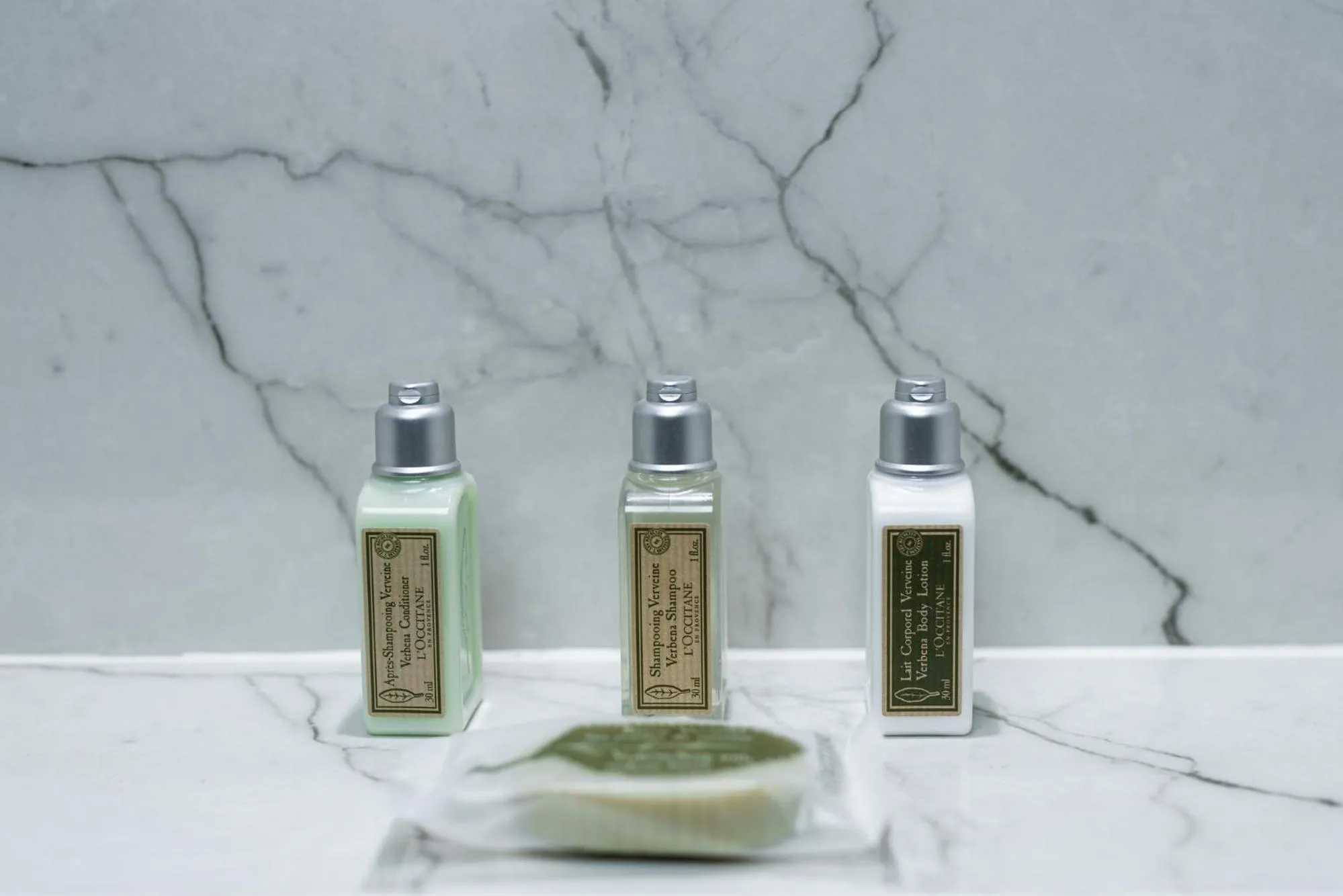 Bathroom in Hotel Holiday International