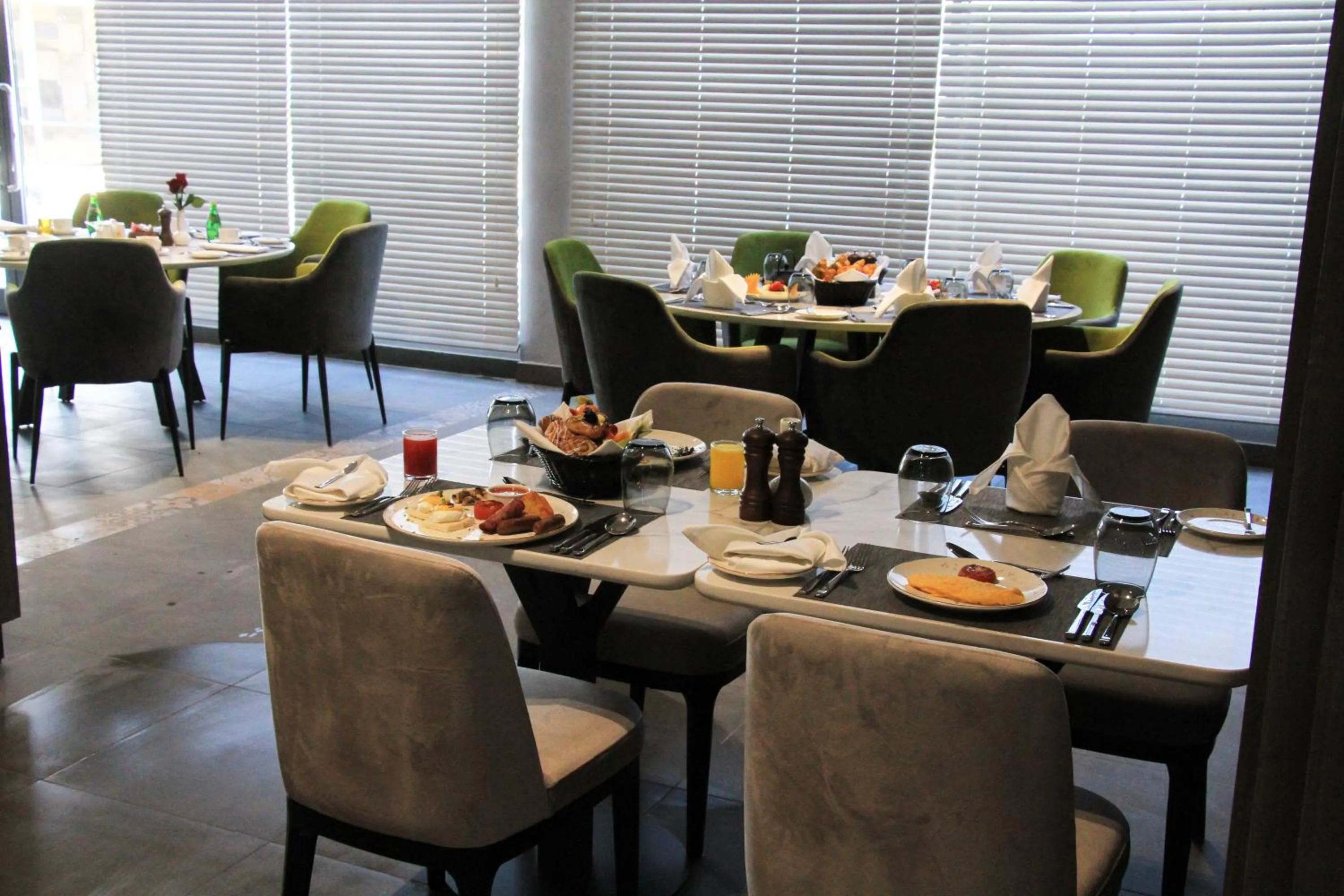 Breakfast in Hotel Holiday International