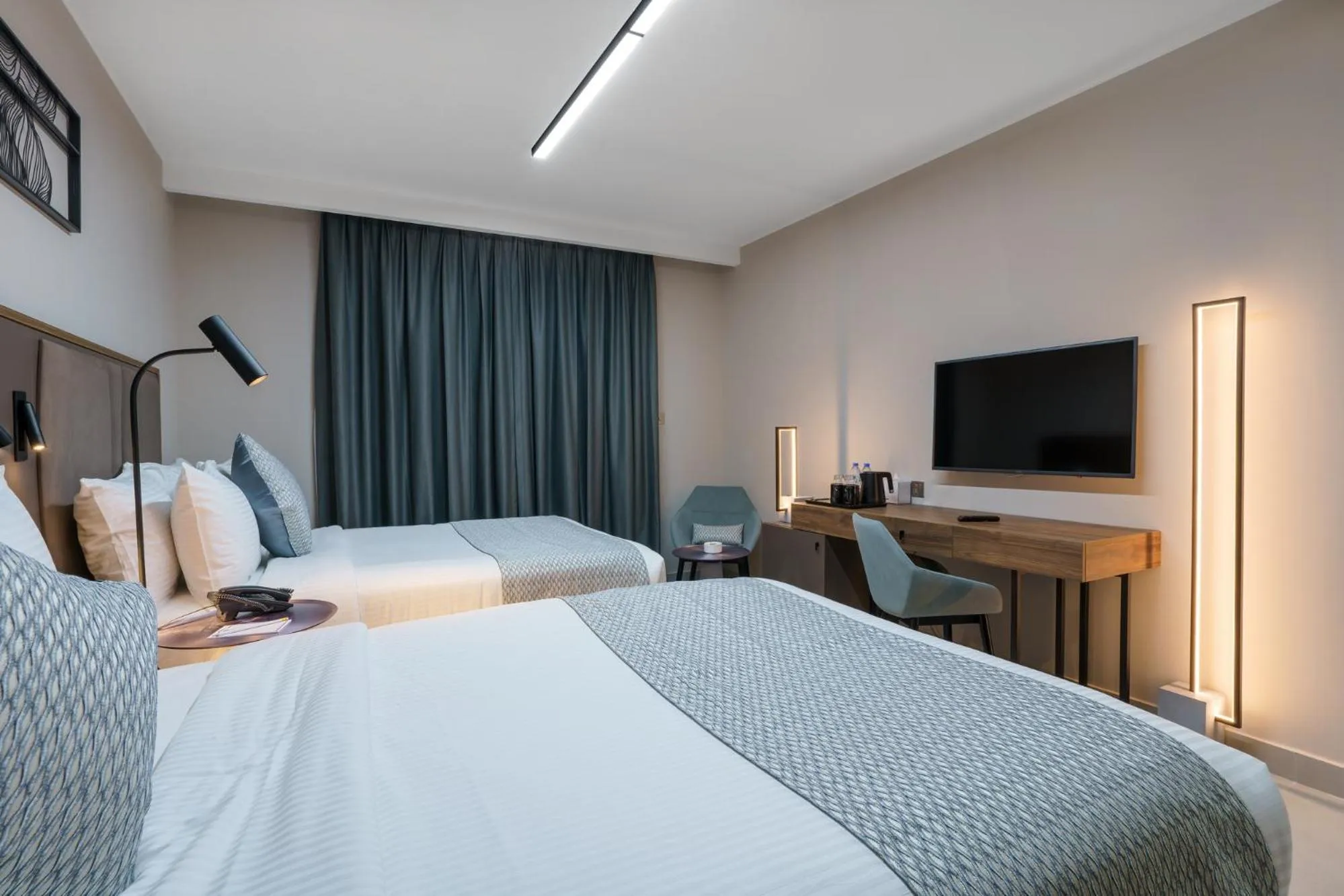 Bed in Hotel Holiday International