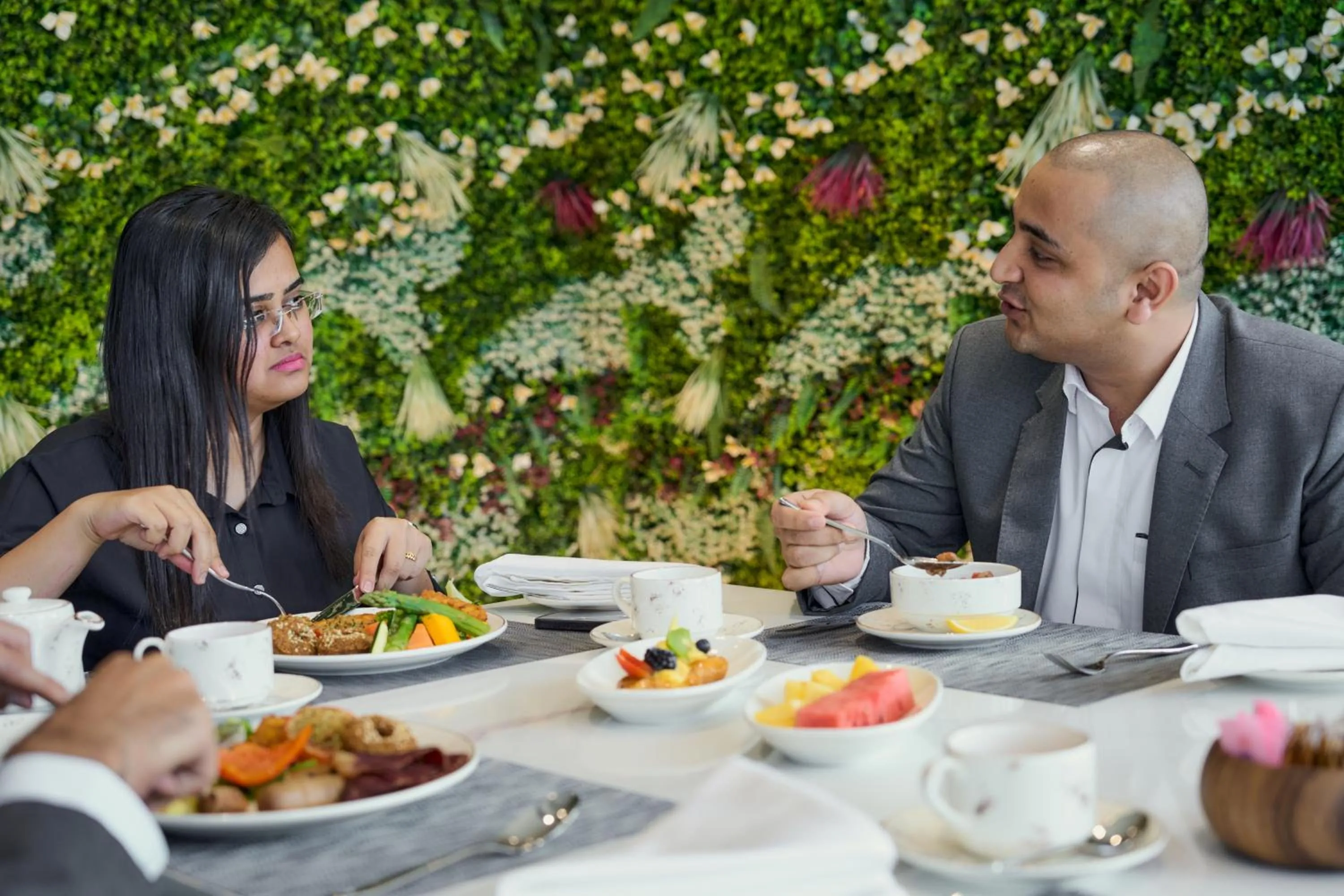 Restaurant/places to eat in Hotel Holiday International