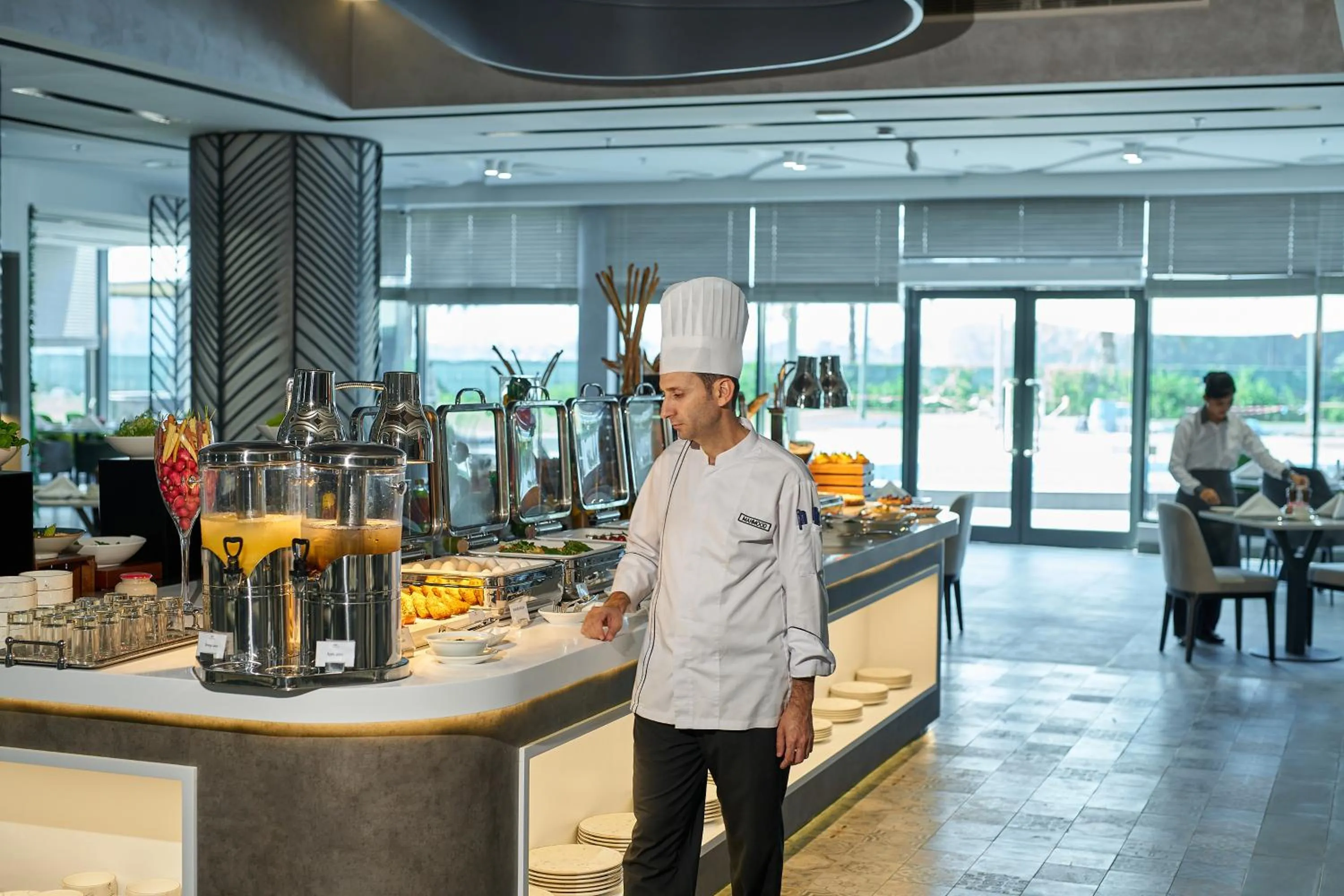 Restaurant/places to eat in Hotel Holiday International