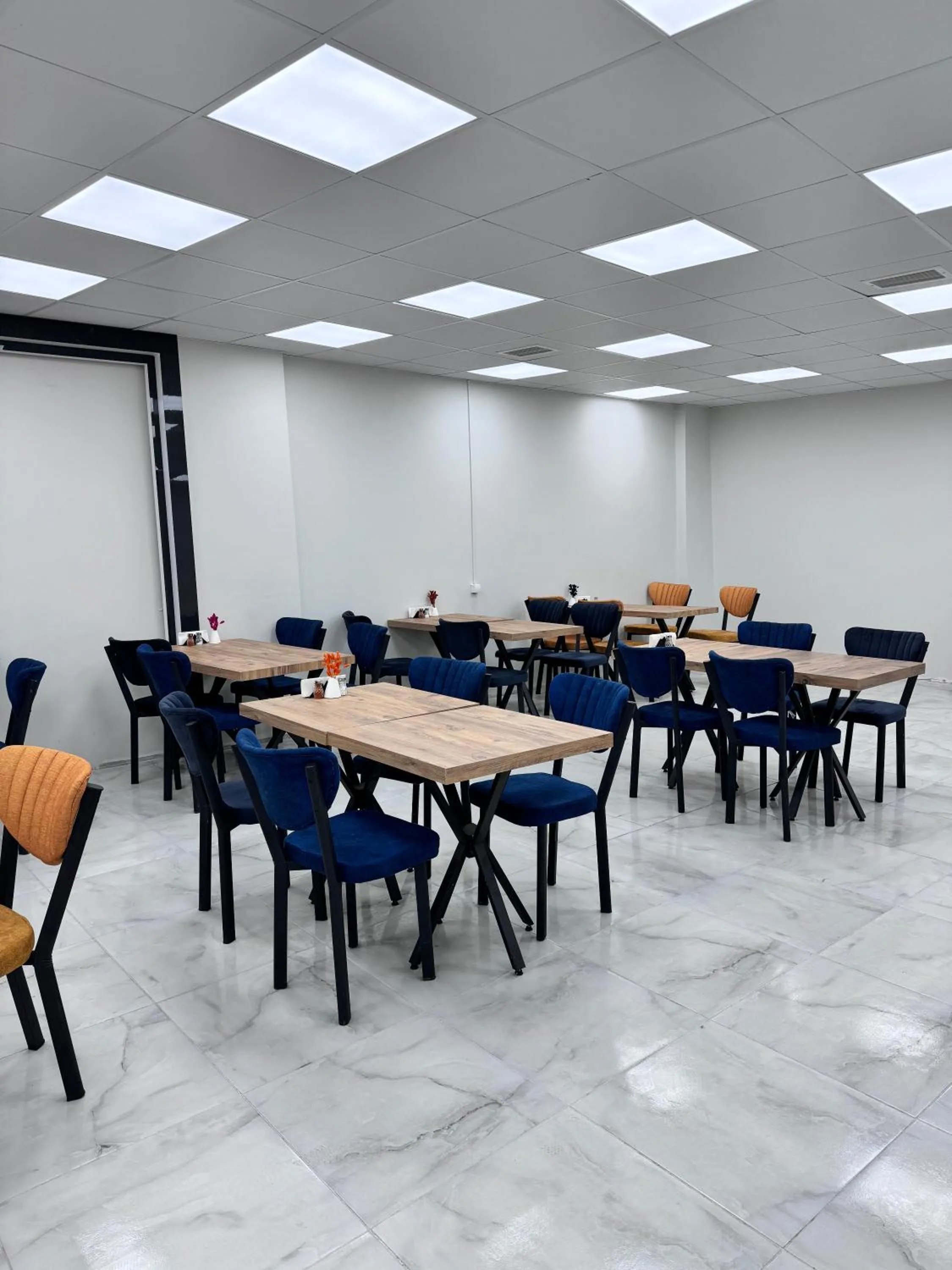 Restaurant/places to eat in Blue Marina Hotel & Spa