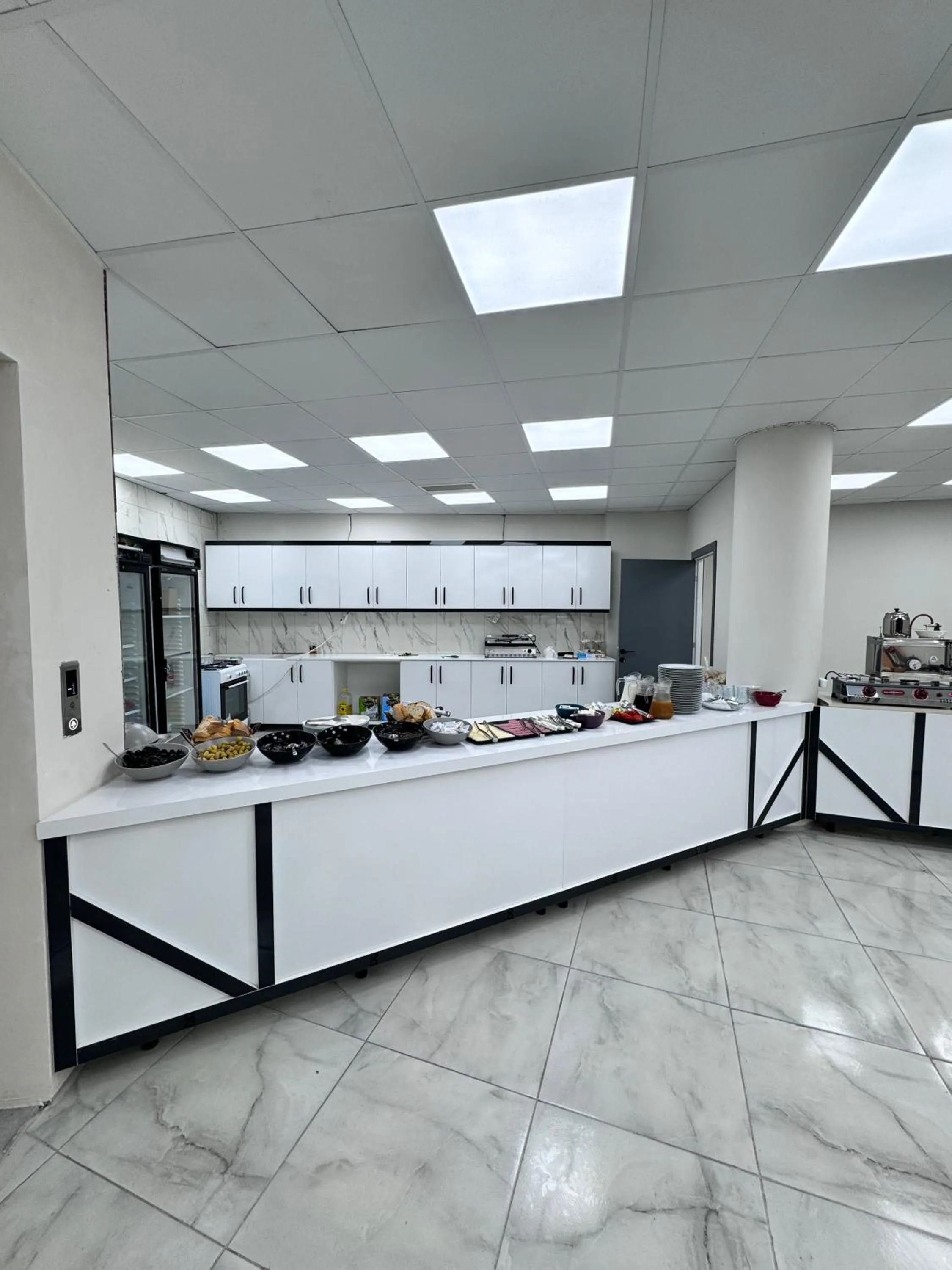 Restaurant/places to eat in Blue Marina Hotel & Spa