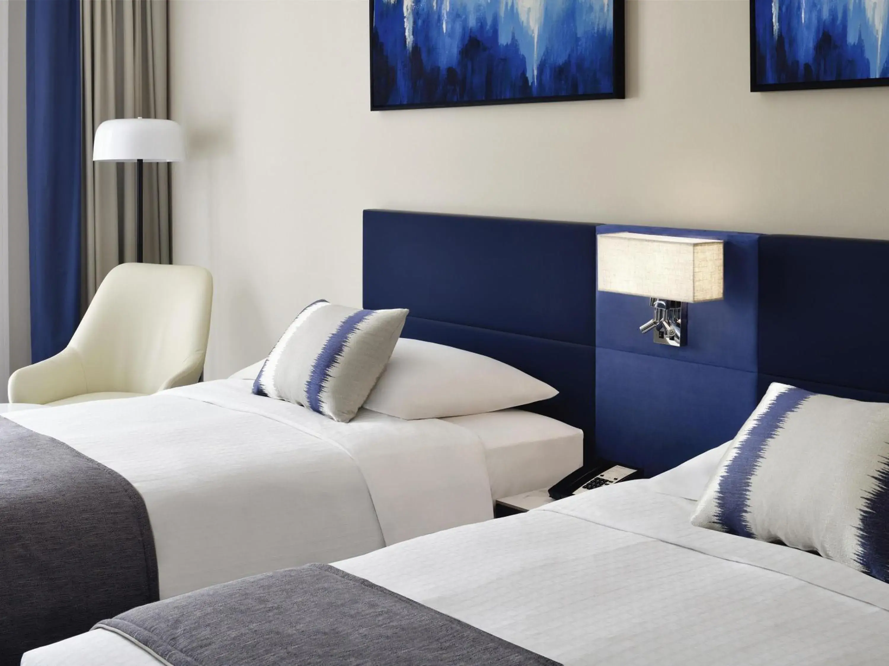 Superior Twin Room in Mövenpick Hotel & Apartments Bur Dubai Superior Twin Room in Mövenpick Hotel & Apartments Bur Dubai