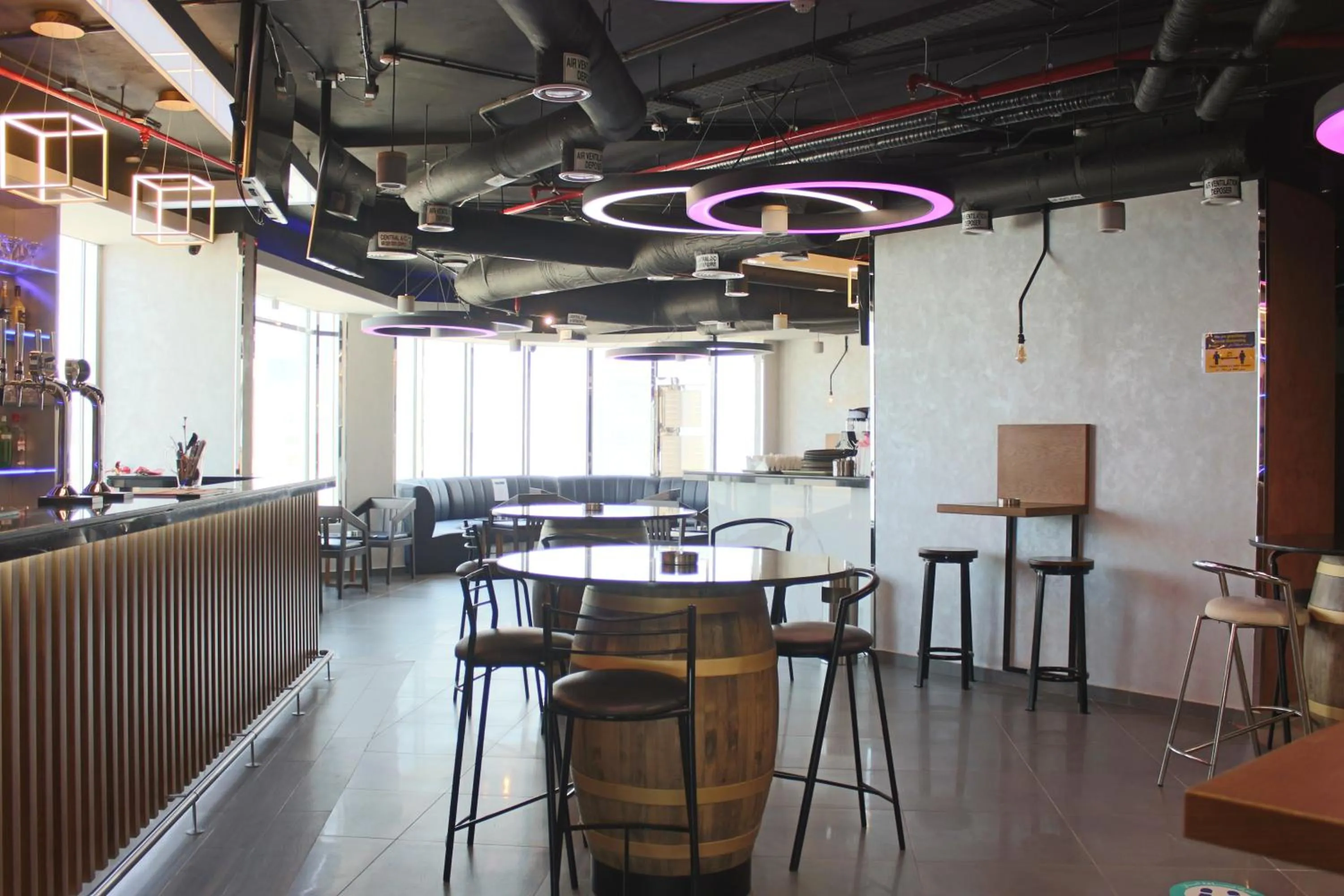 Restaurant/places to eat in Al Diar Dana Hotel