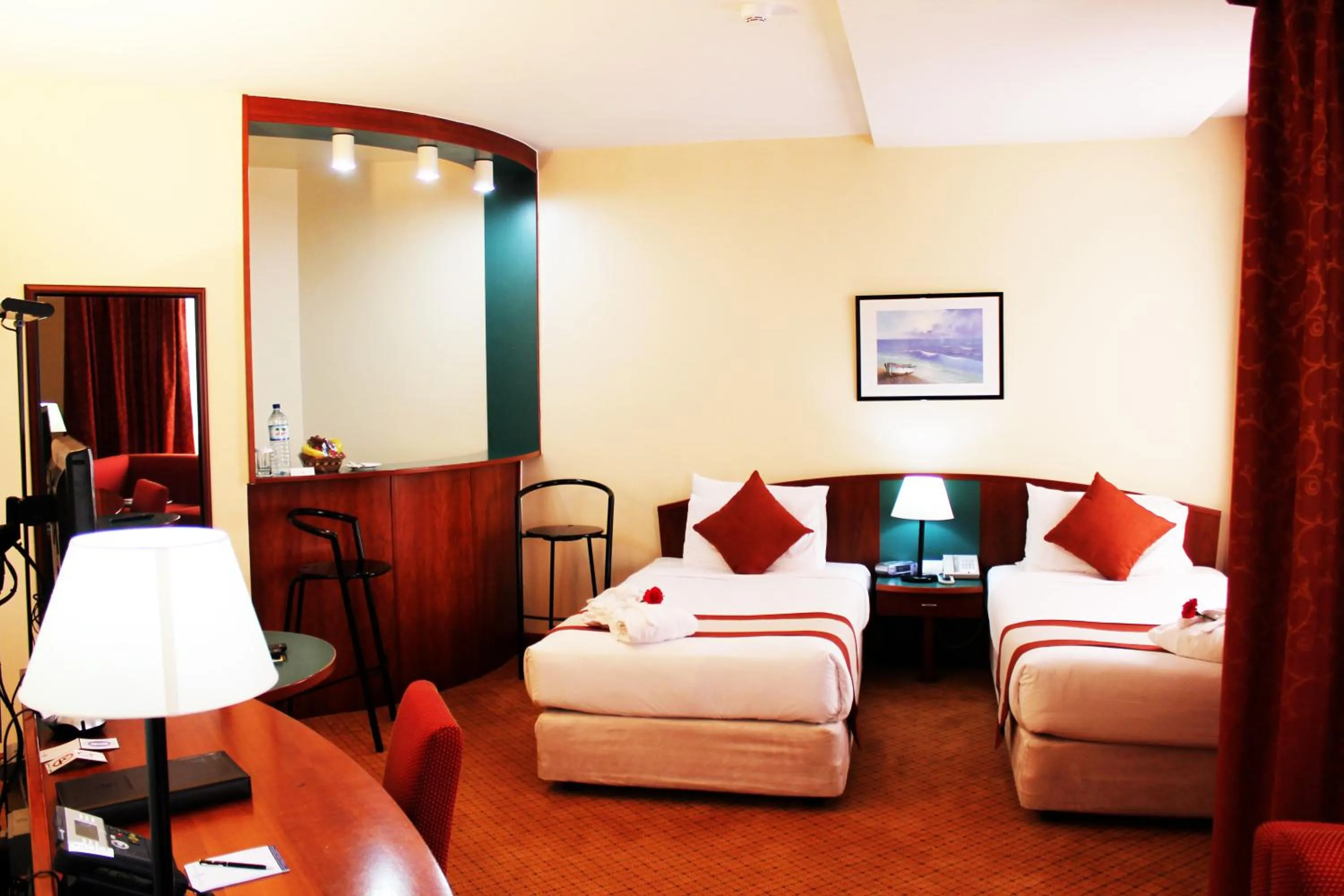 Bathroom, Bed in Al Diar Dana Hotel