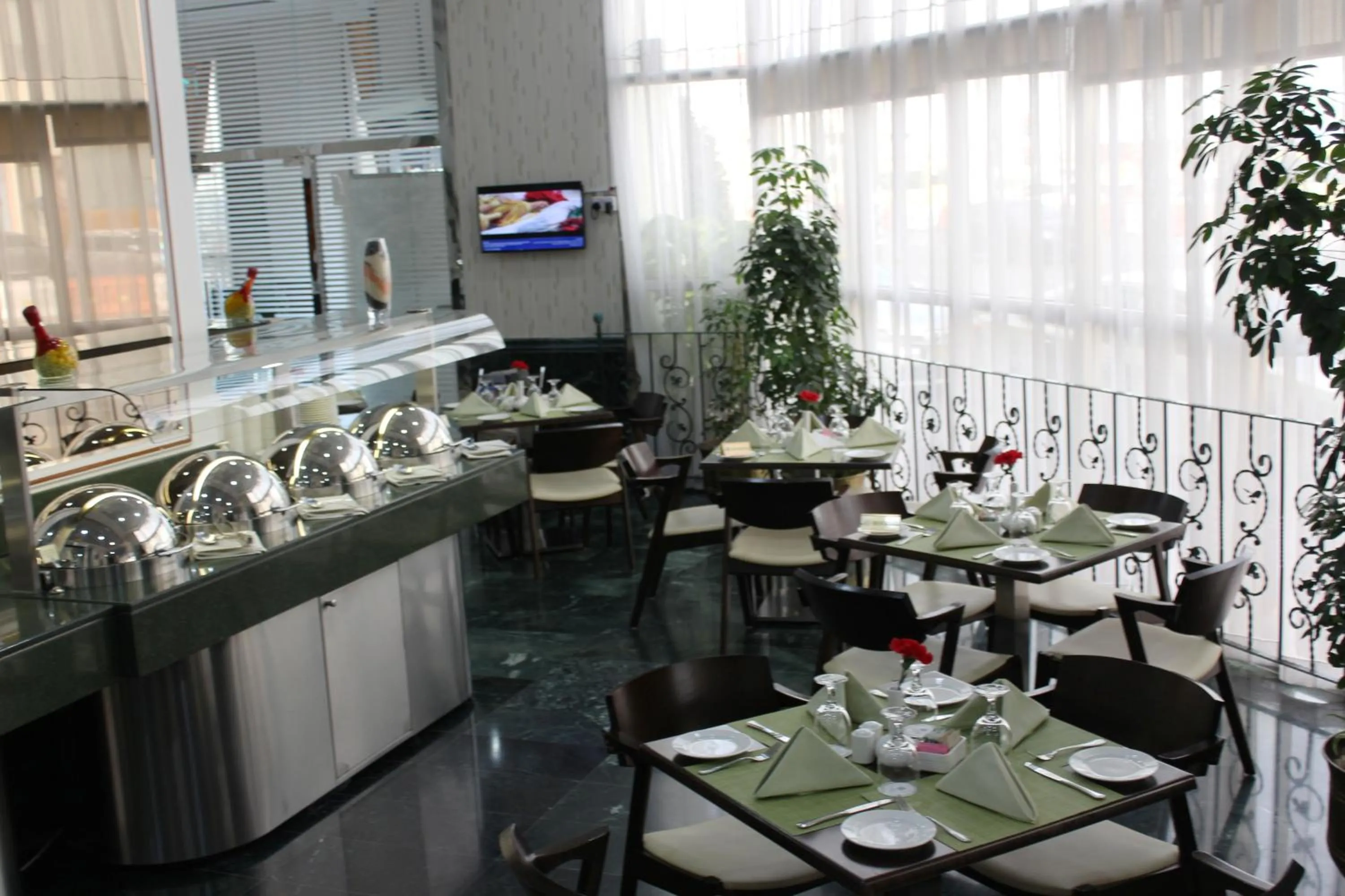 Restaurant/places to eat in Al Diar Dana Hotel