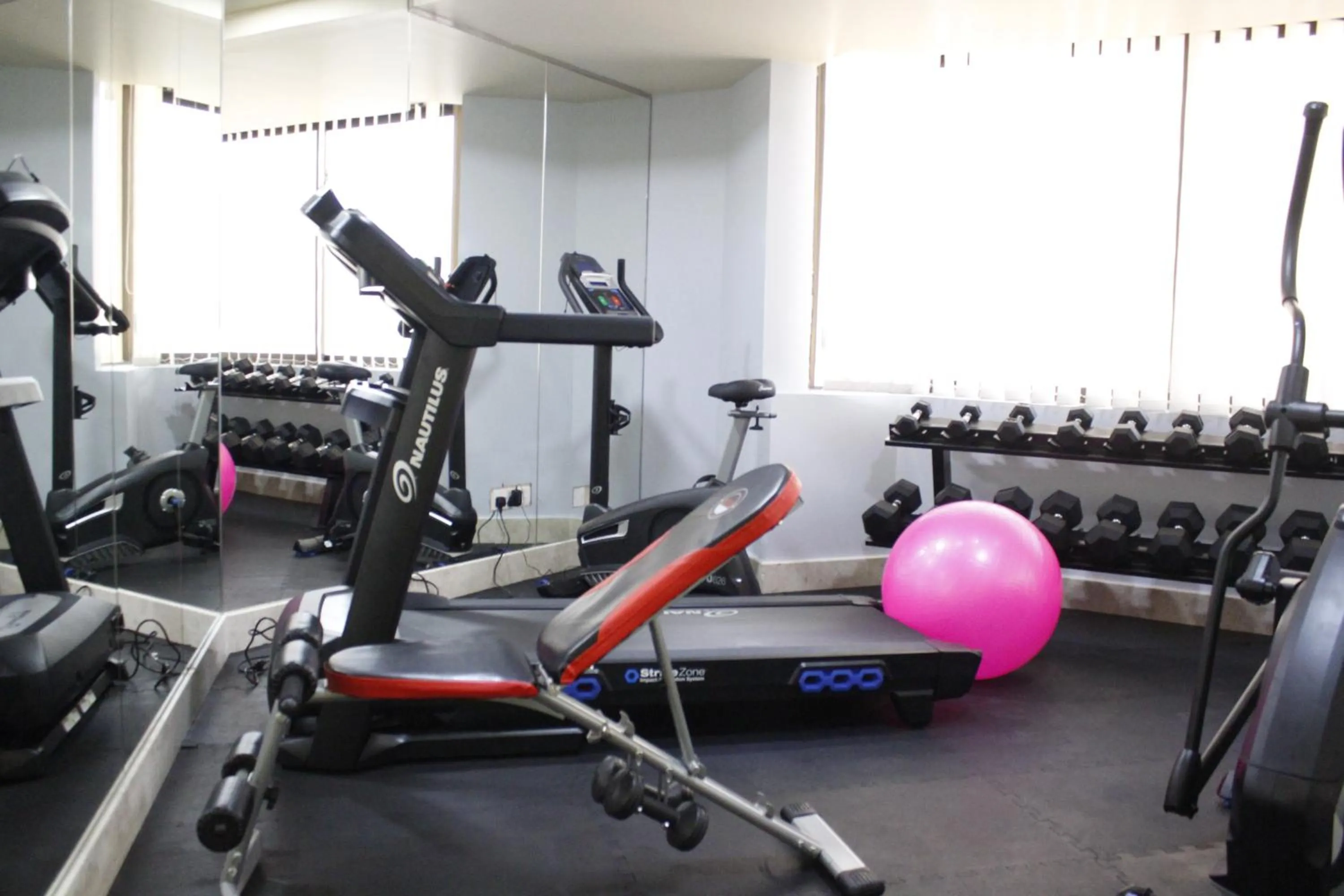 Fitness centre/facilities in Al Diar Dana Hotel