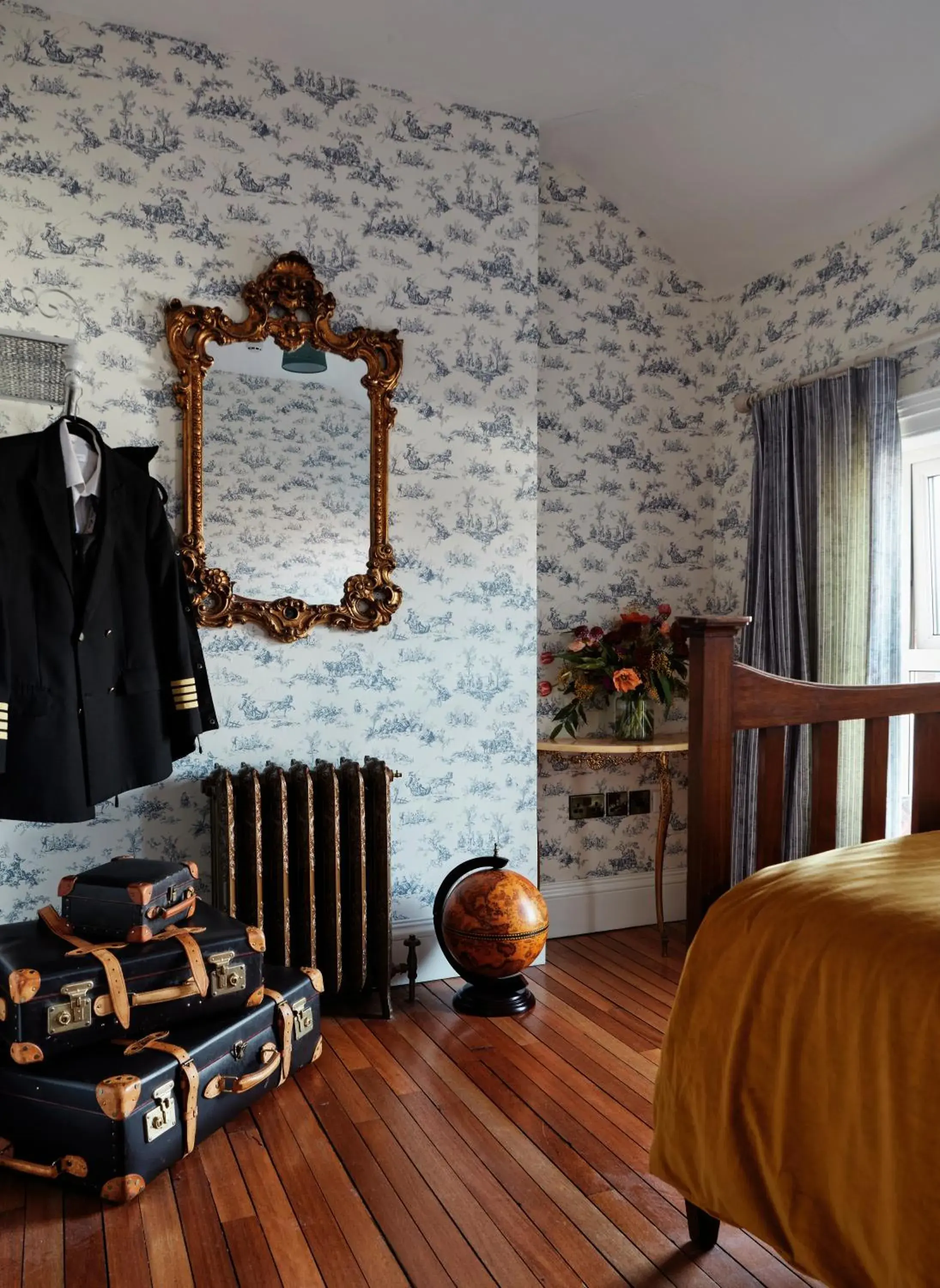 Small Double Room in The Harrison Chambers of Distinction Small Double Room in The Harrison Chambers of Distinction