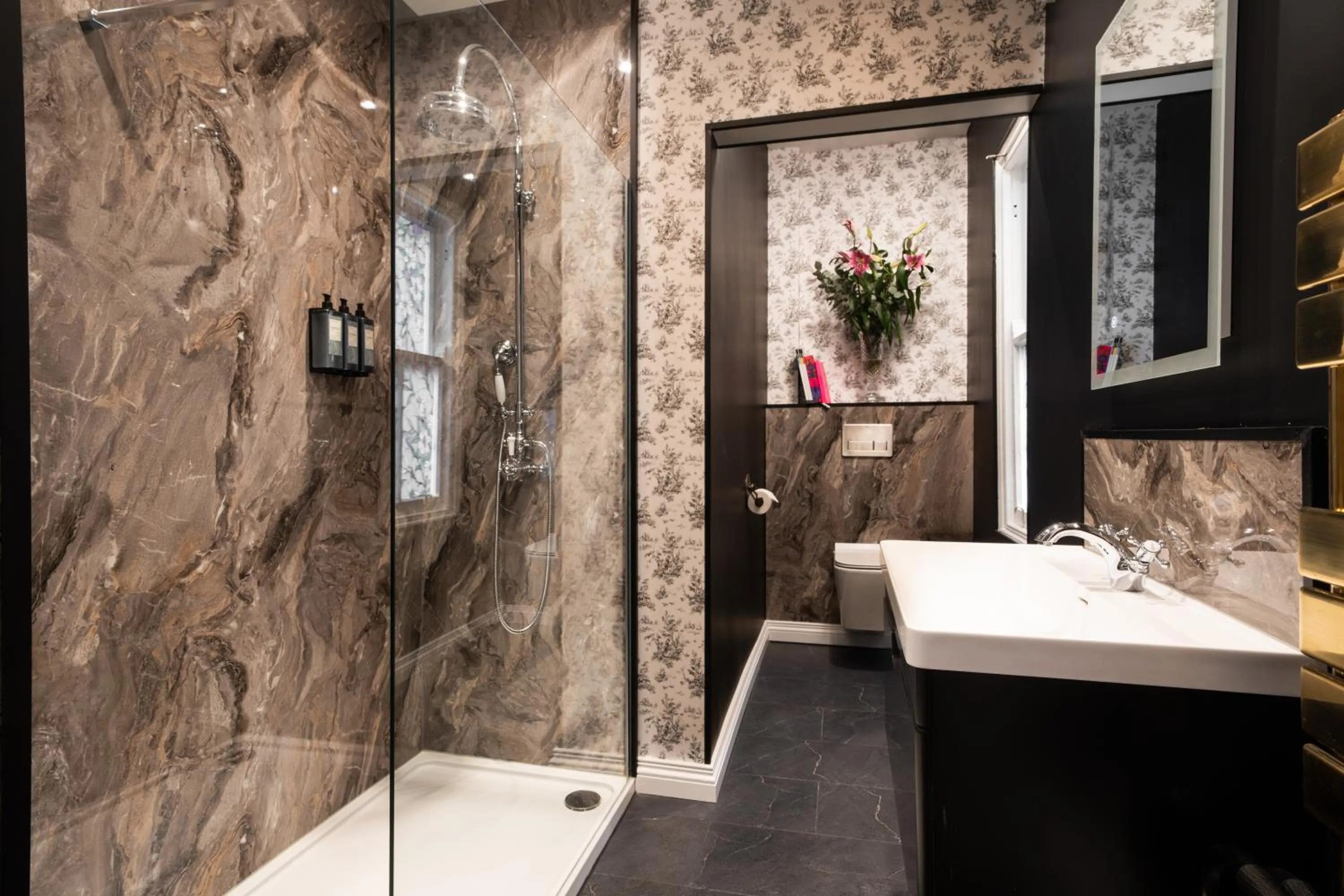 Shower in The Harrison Chambers of Distinction