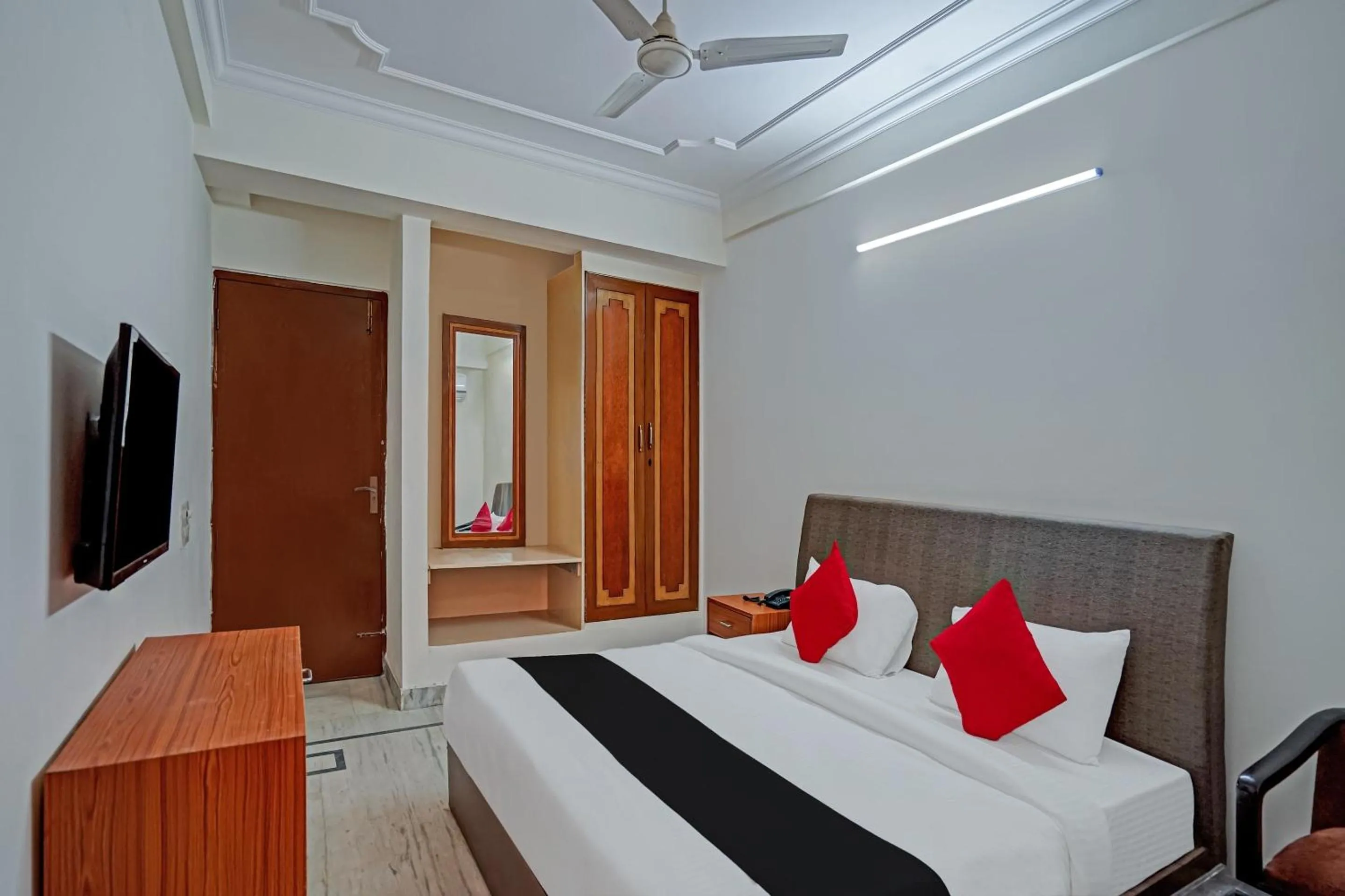 Bathroom, Bed in Capital O Perfect Inn