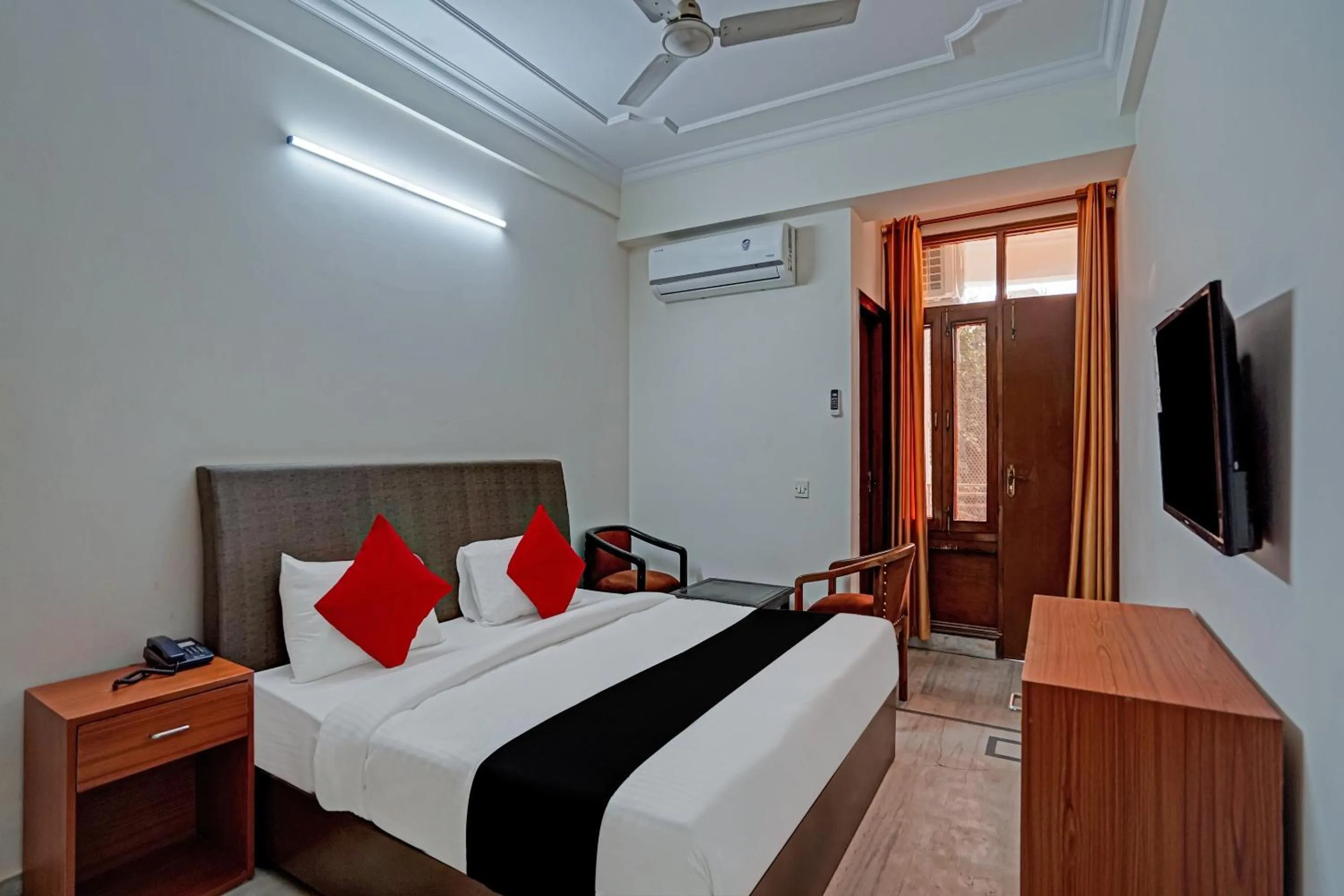 Bedroom, Bed in Capital O Perfect Inn