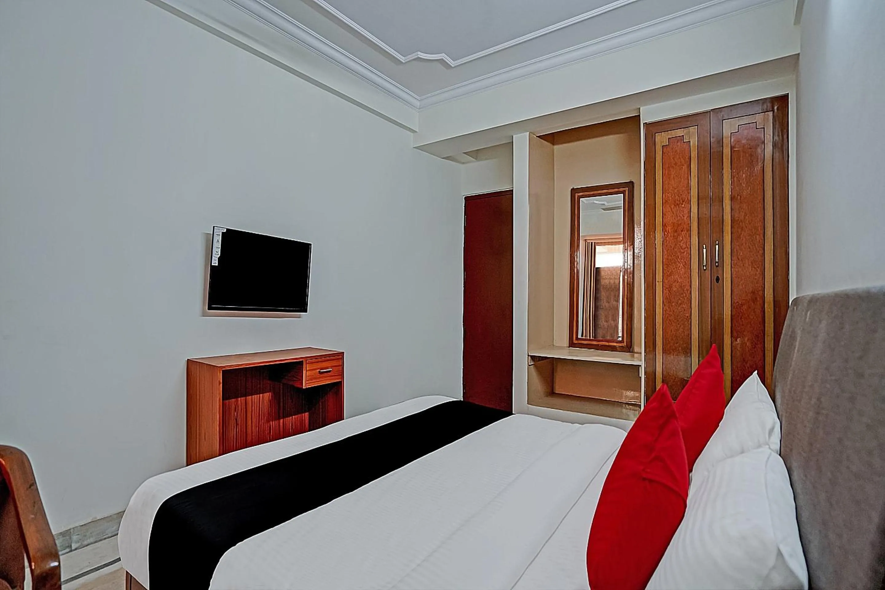 Bedroom, Bed in Capital O Perfect Inn