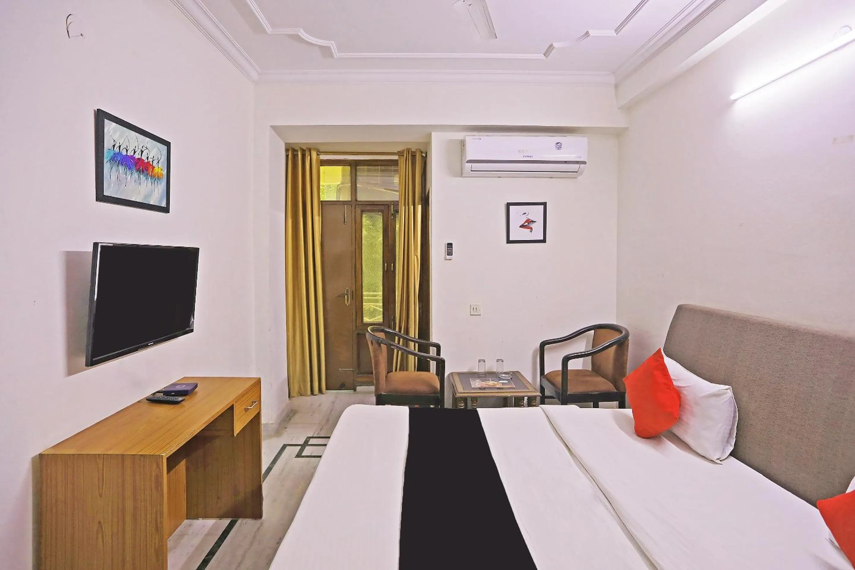 Bedroom, Bed in Capital O Perfect Inn