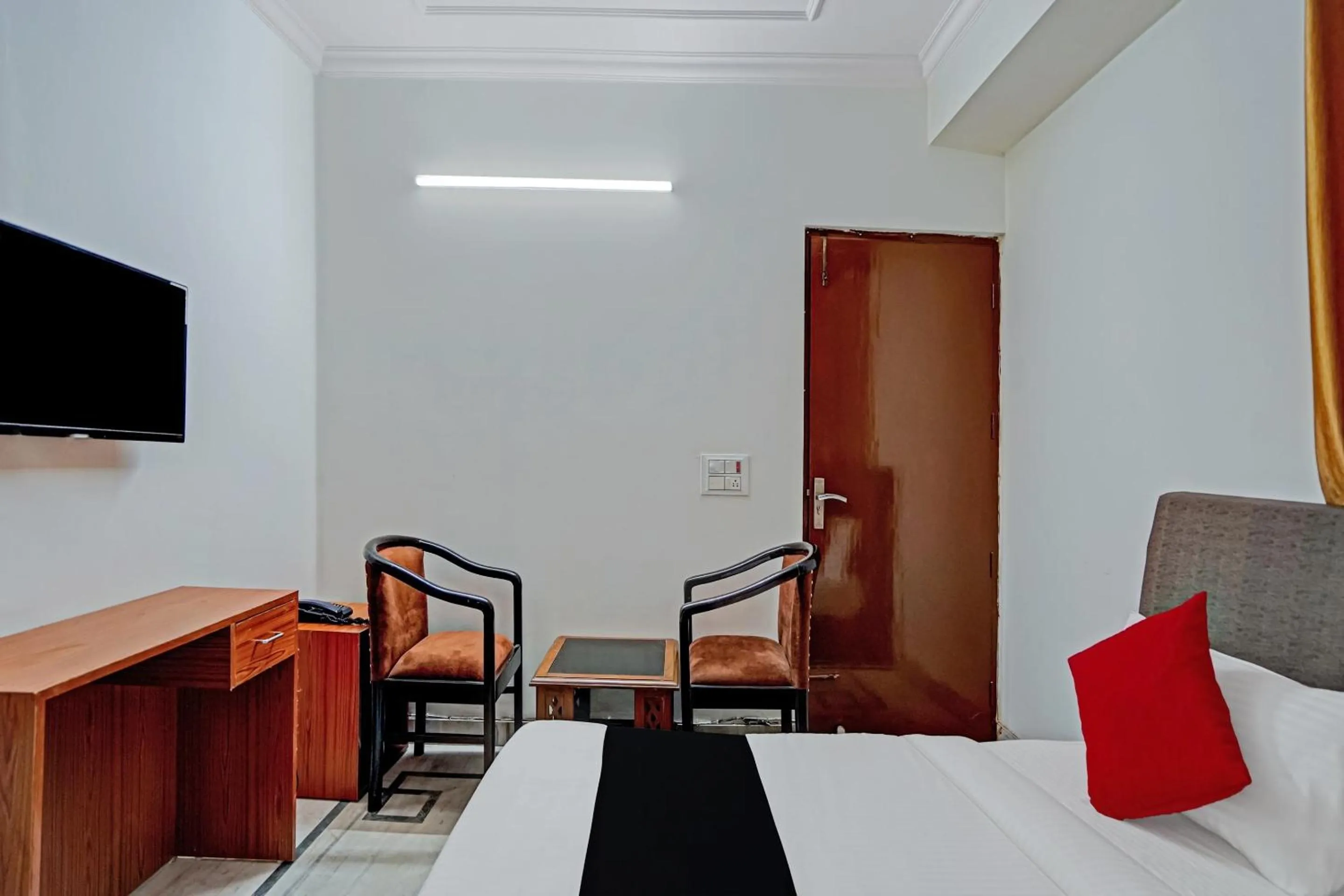 Bedroom, Bed in Capital O Perfect Inn