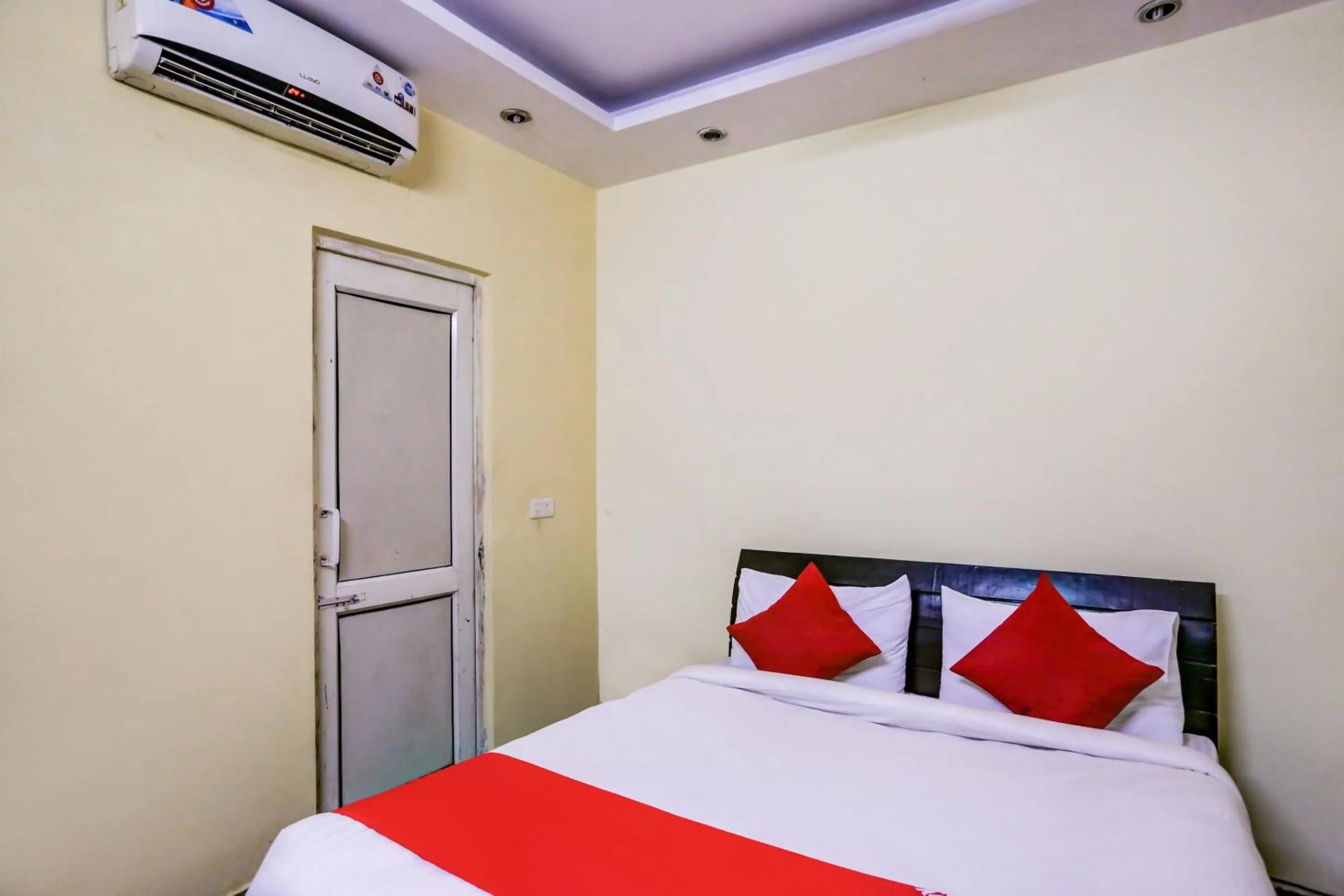 Bedroom, Bed in Hotel O Ashish Residency