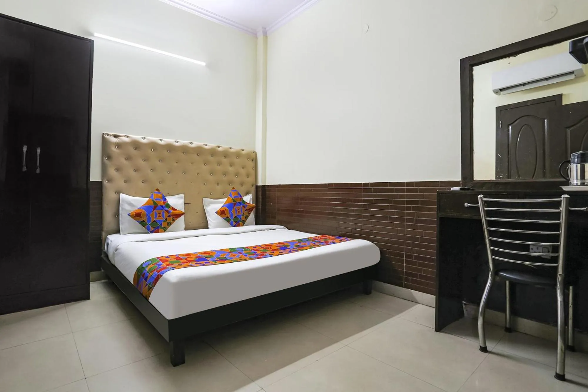 Living room, Bed in Via The Lazeez