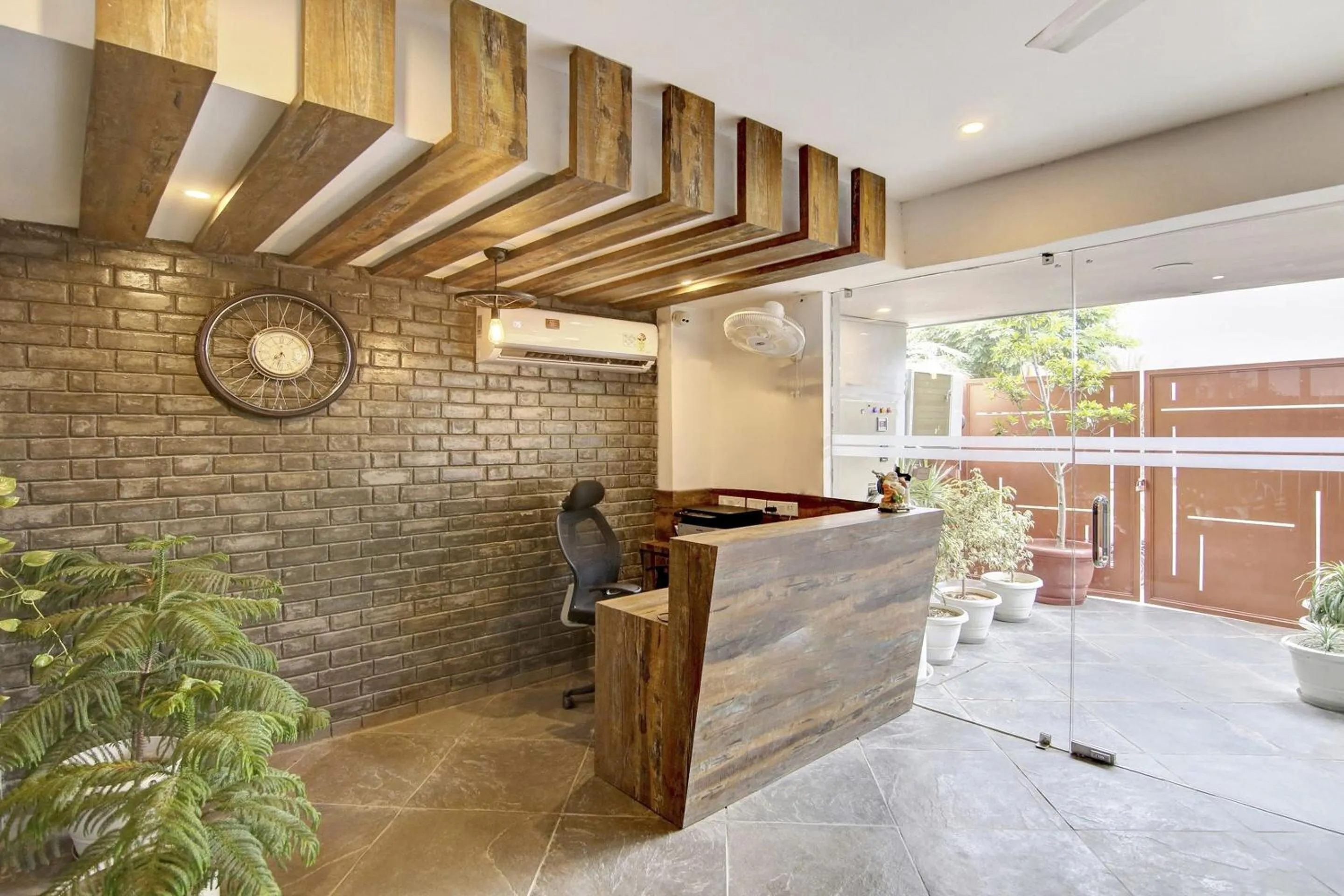 Lobby or reception in Collection O CLOUD BAY