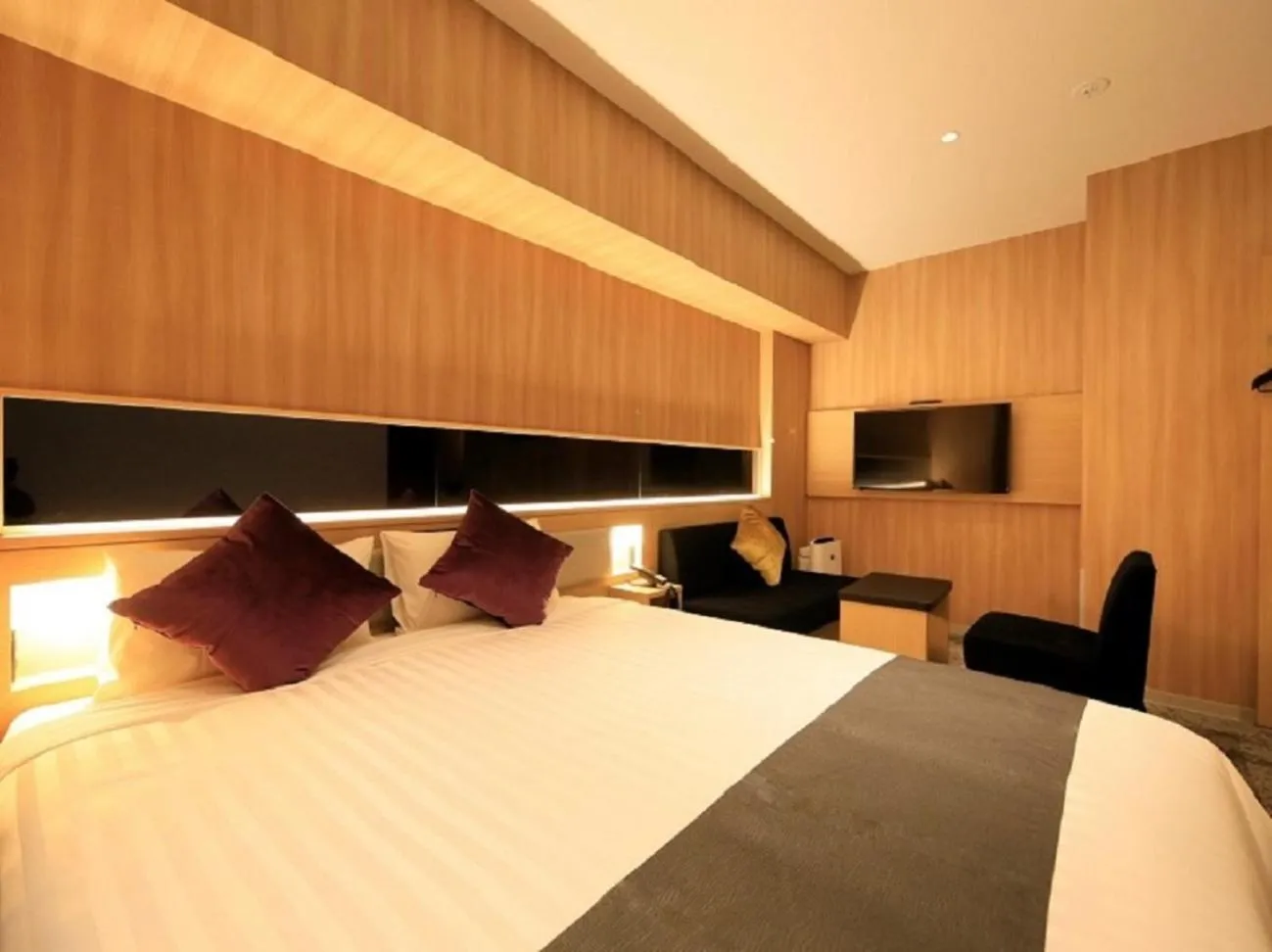 Photo of the whole room, Bed in QuintessaHotel FukuokaTenjin Comic&Books