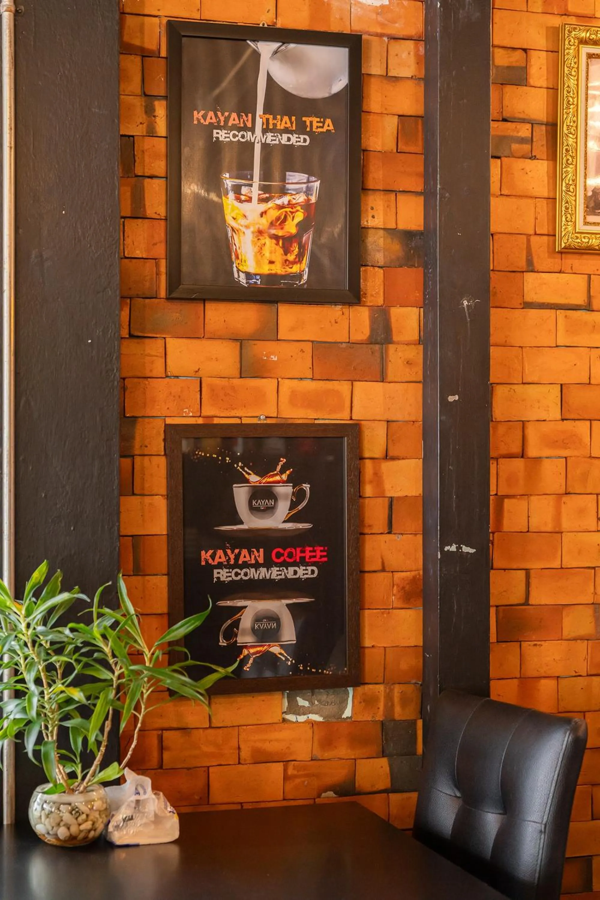 Restaurant/places to eat in KAYAN Hostel