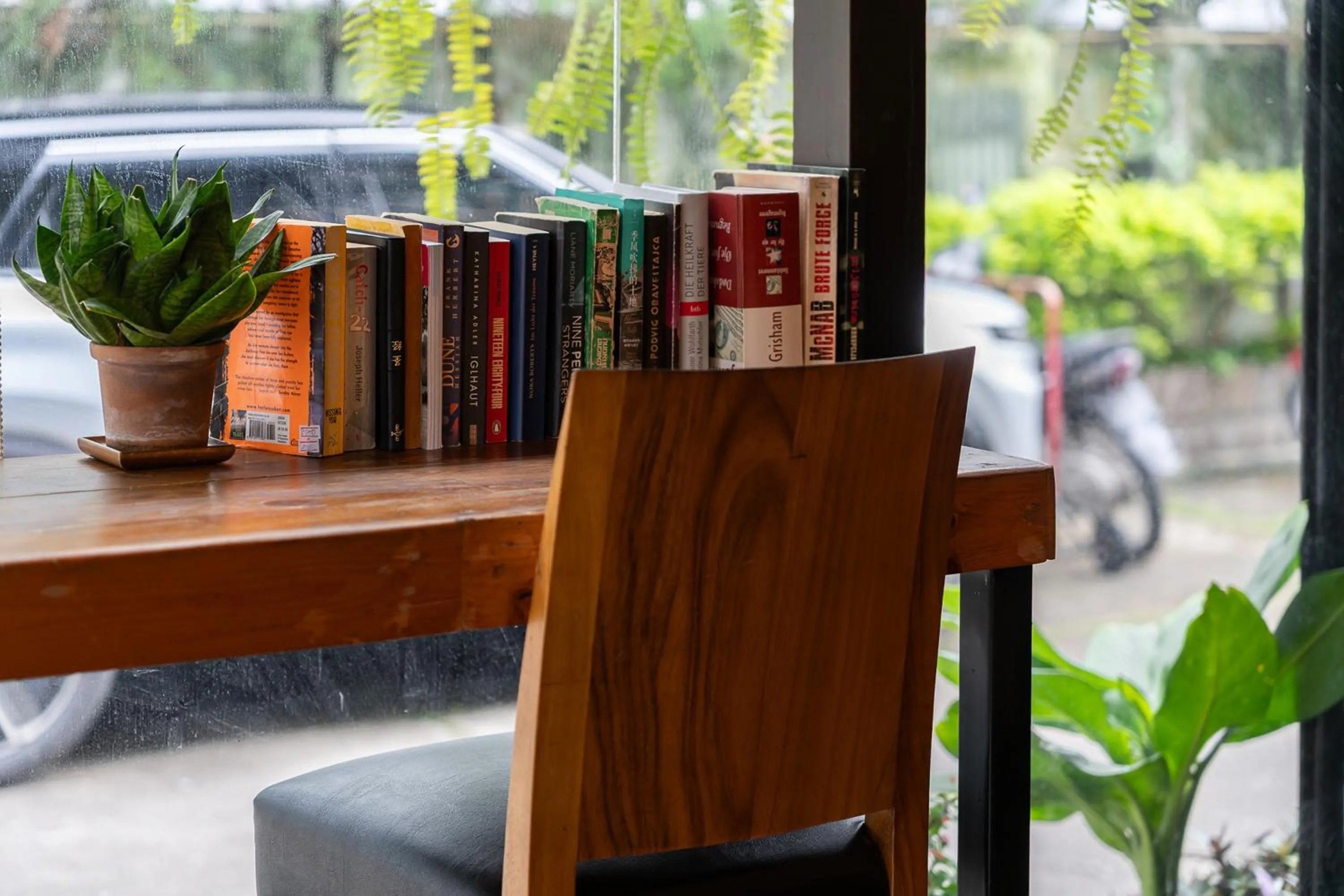 Restaurant/places to eat in KAYAN Hostel