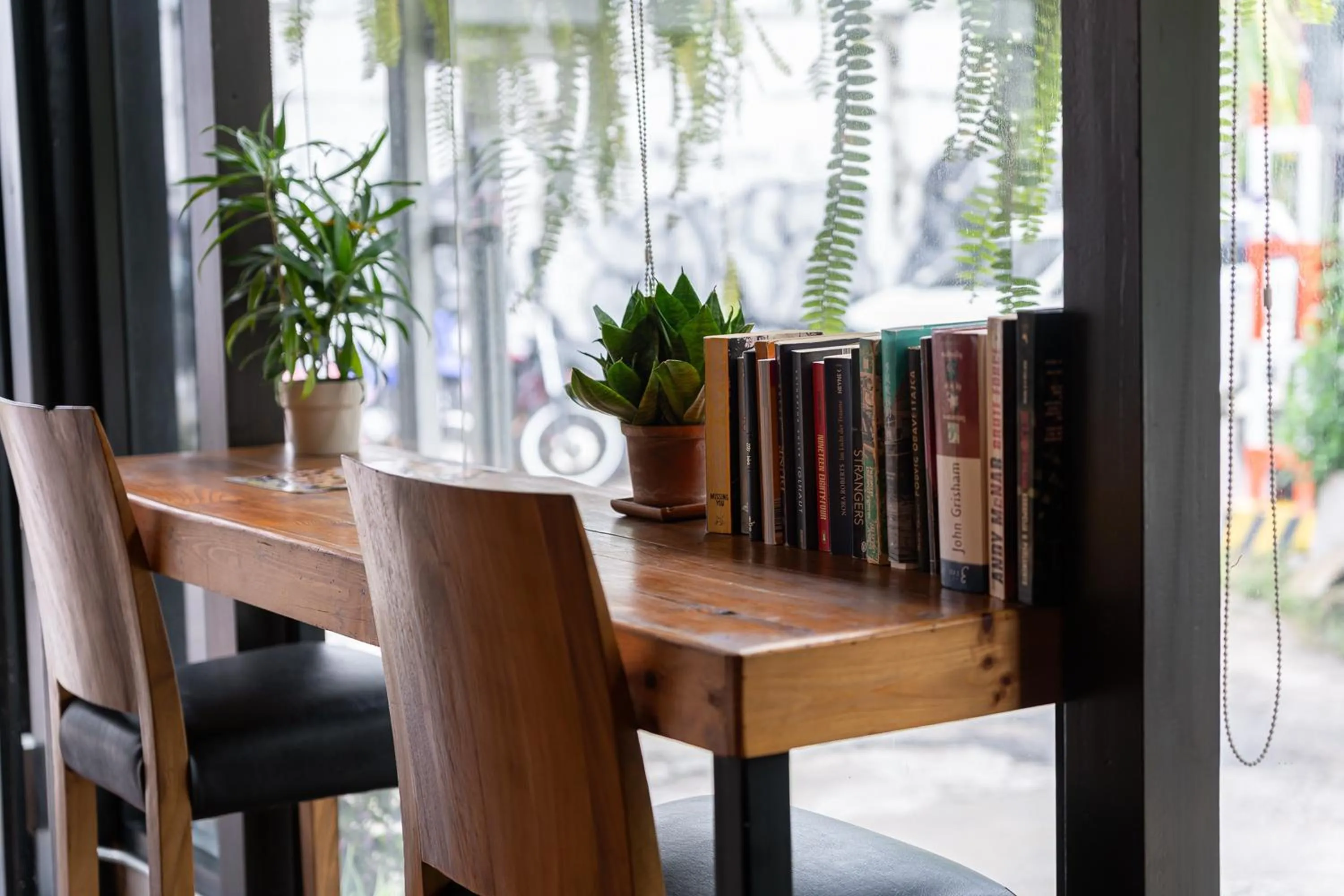 Restaurant/places to eat in KAYAN Hostel