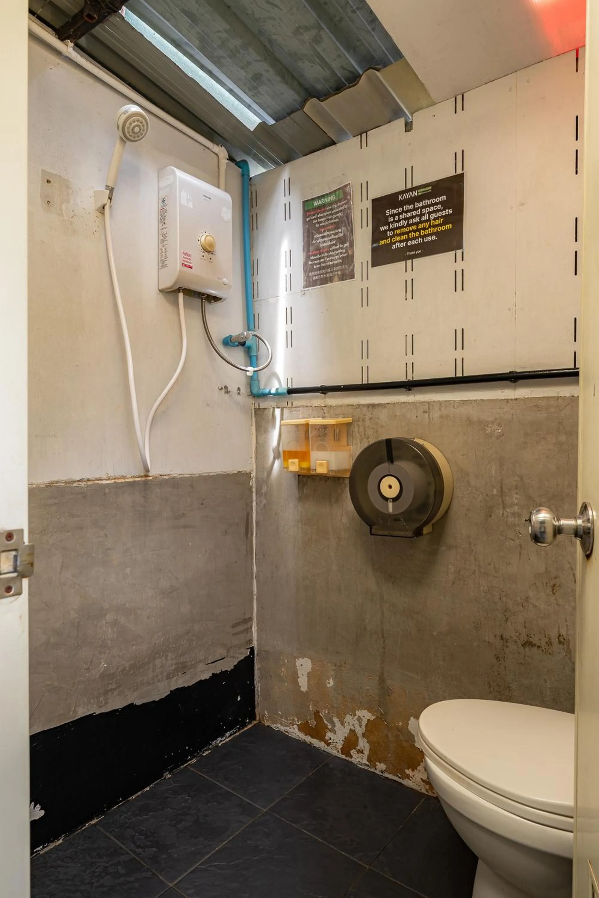 Shower in KAYAN Hostel