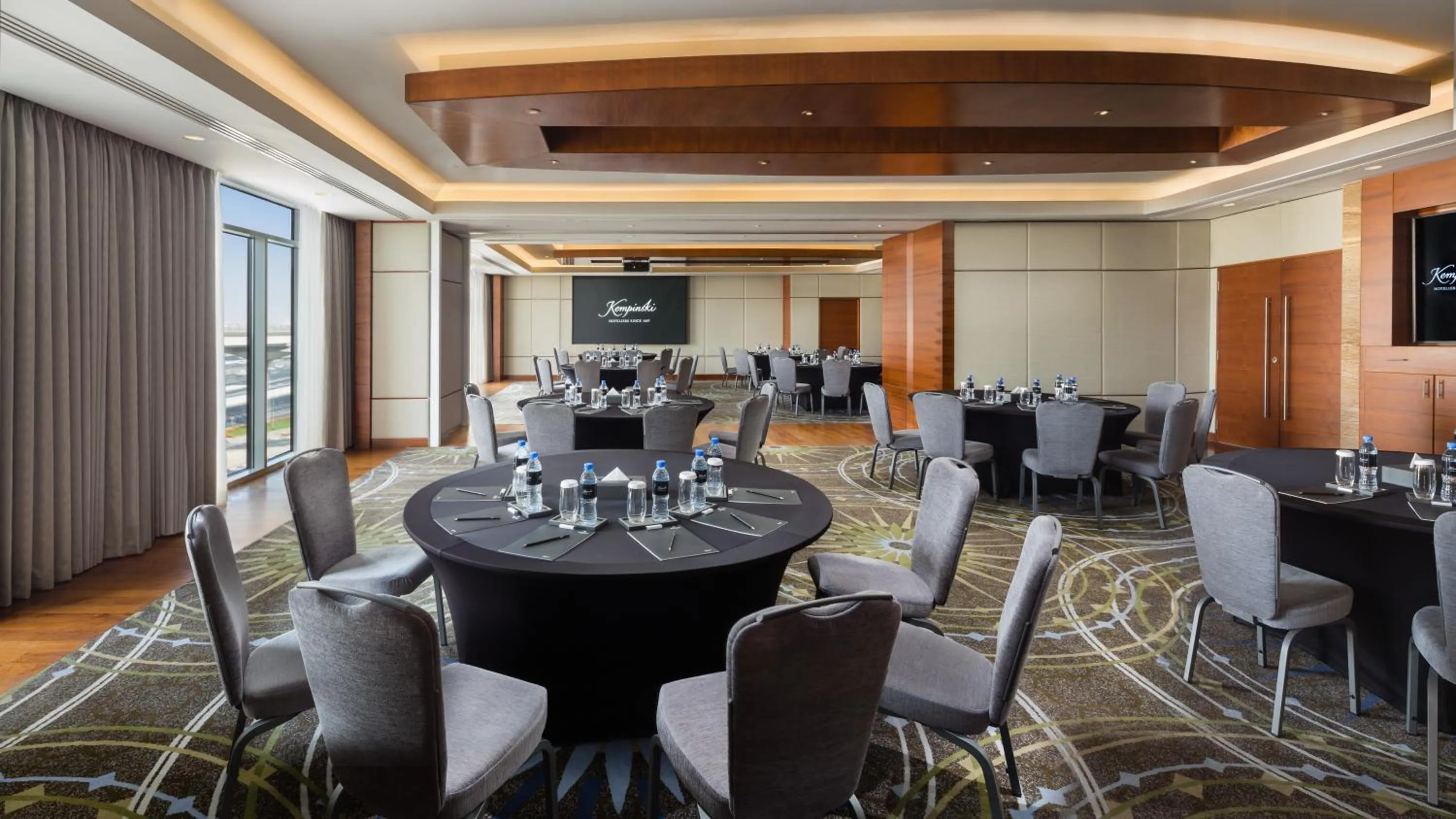Business facilities in Kempinski Hotel Mall of the Emirates, Dubai