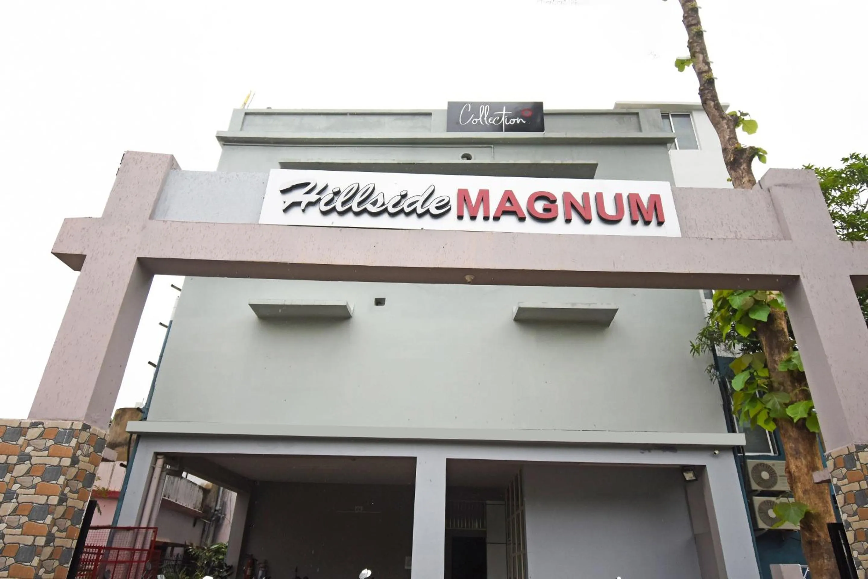 Facade/entrance in Super Collection O Sayhallo Hillside Magnum
