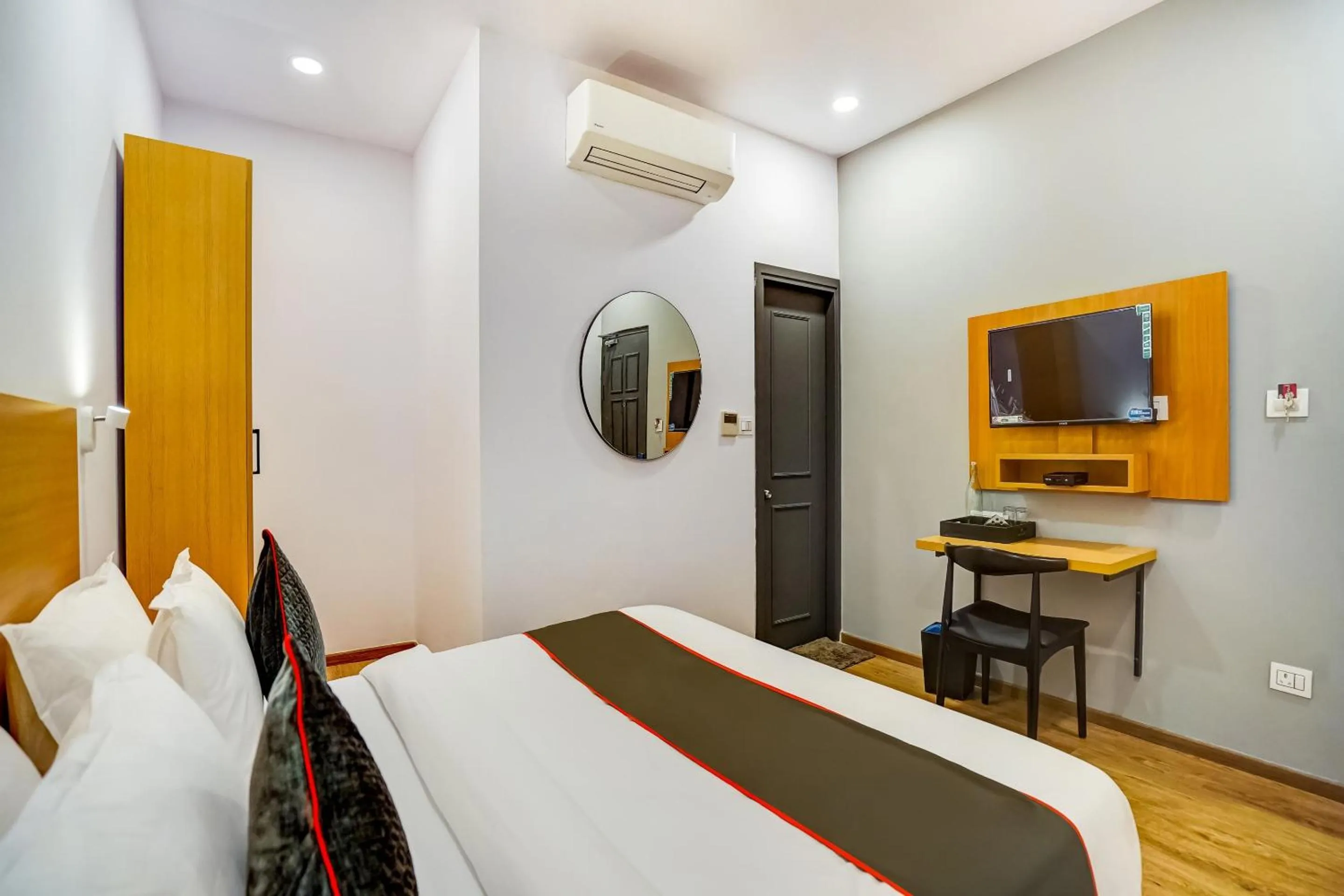 Bedroom, Bed in Super Townhouse Sector 19 Fun Republic Mall Indiranagar