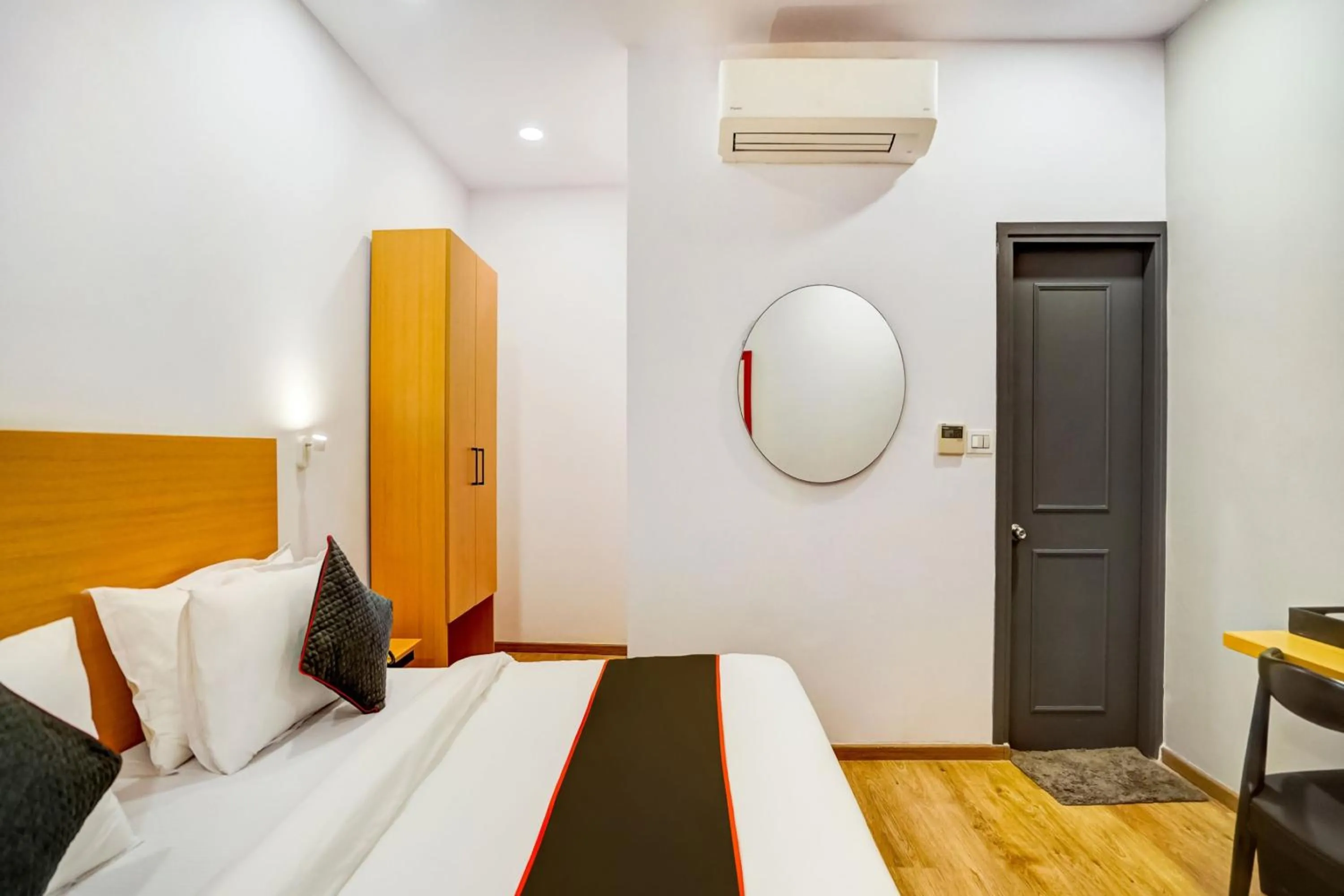 Bedroom, Bed in Super Townhouse Sector 19 Fun Republic Mall Indiranagar