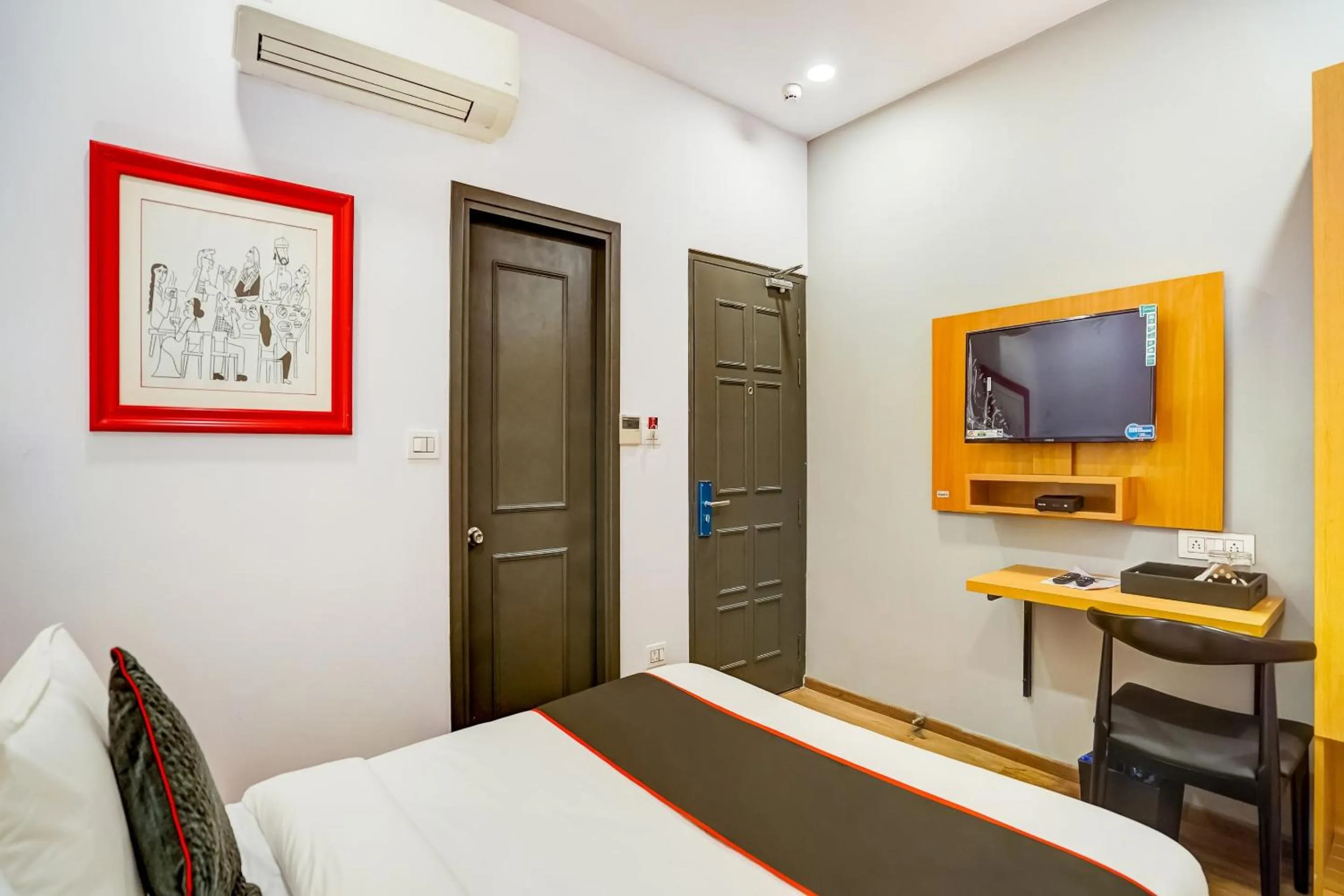 Bedroom, Bed in Super Townhouse Sector 19 Fun Republic Mall Indiranagar