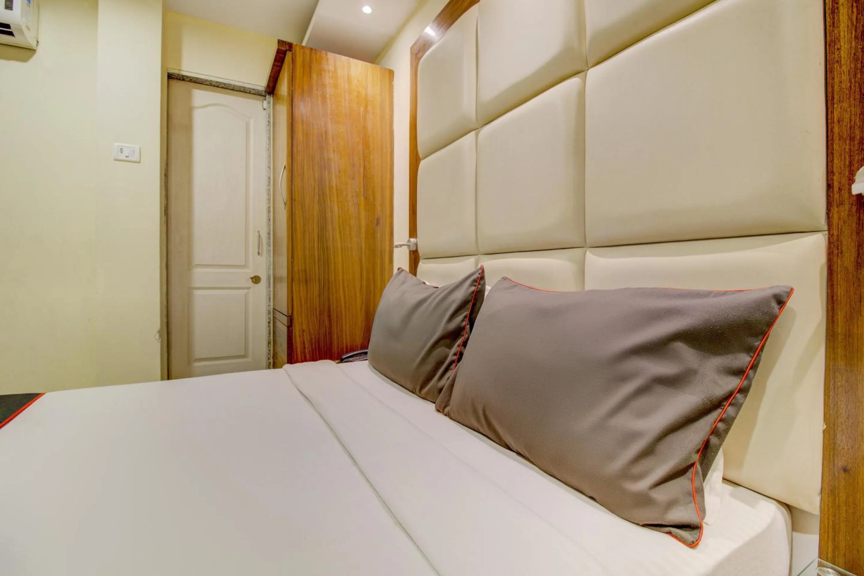 Bathroom, Bed in Hotel O Address Inn