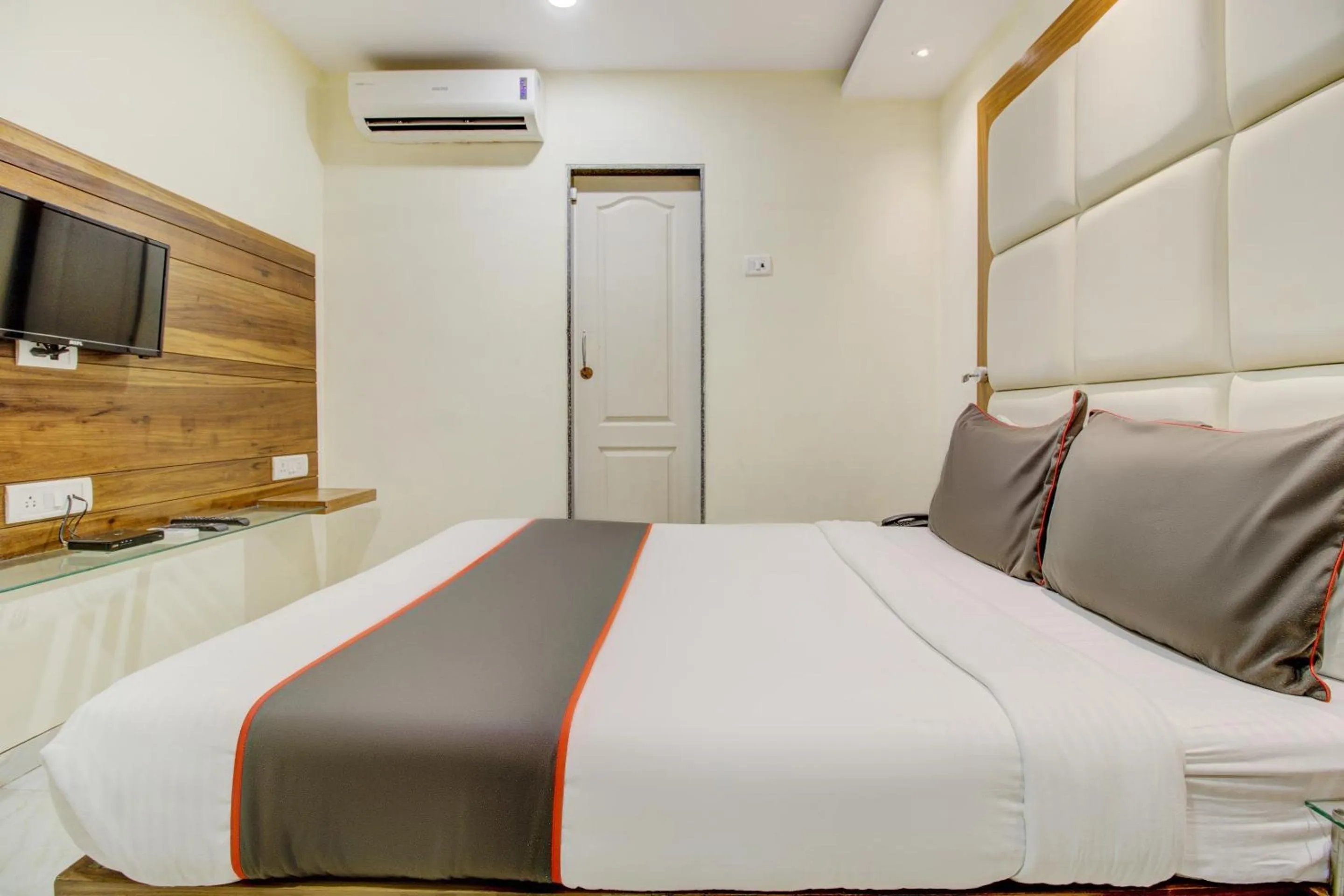 Bedroom, Bed in Hotel O Address Inn