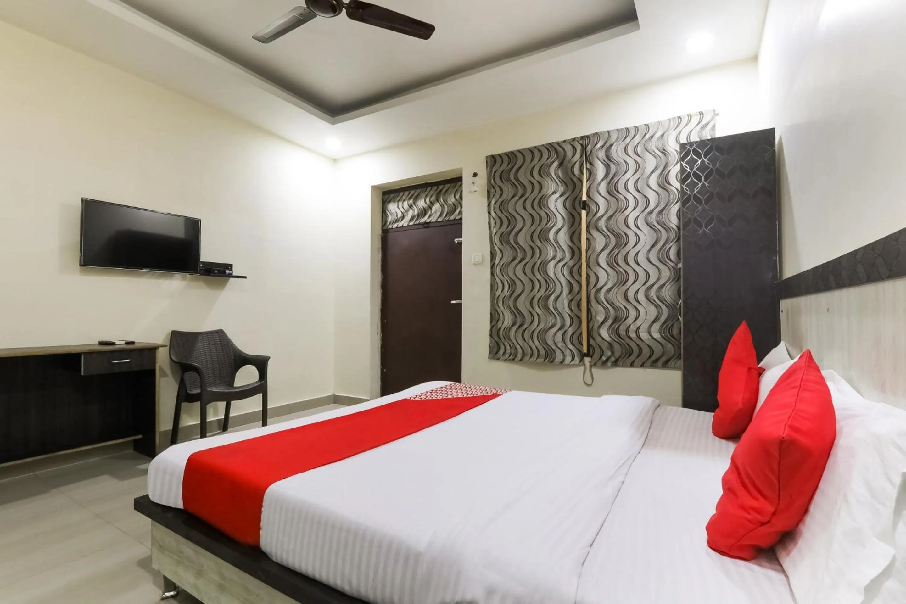 Bedroom, Bed in Hotel O Samrat