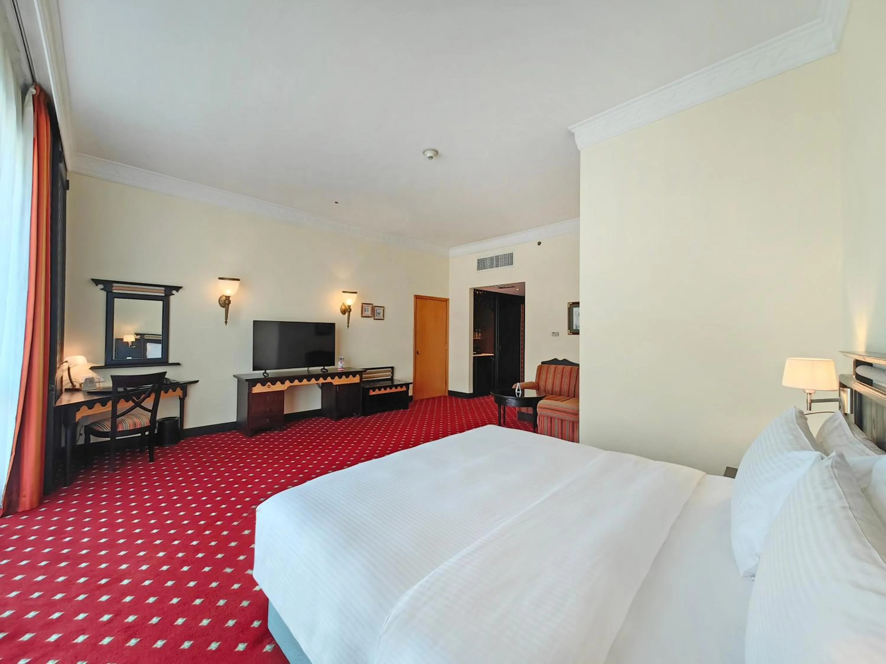 Guests, Bed in Millennium Airport Hotel Dubai