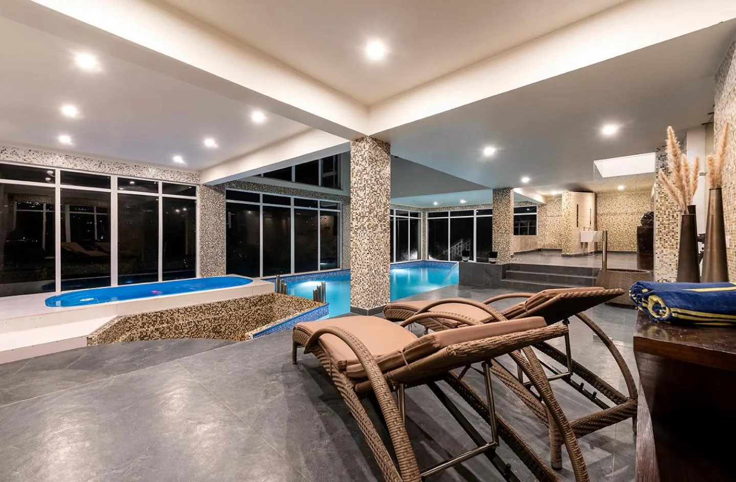 Swimming pool in juSTa Mukteshwar Retreat & Spa