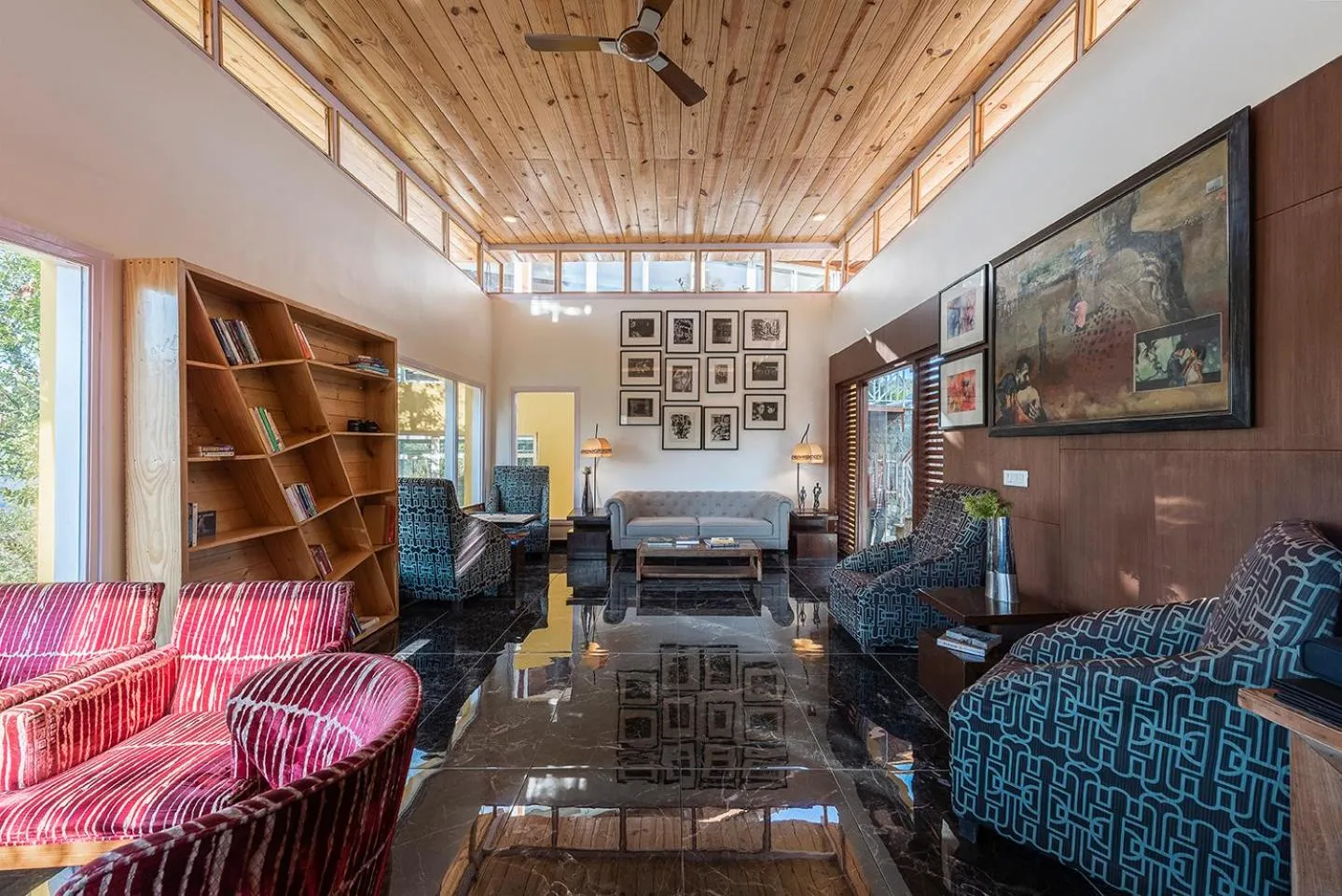 Lobby or reception in juSTa Mukteshwar Retreat & Spa