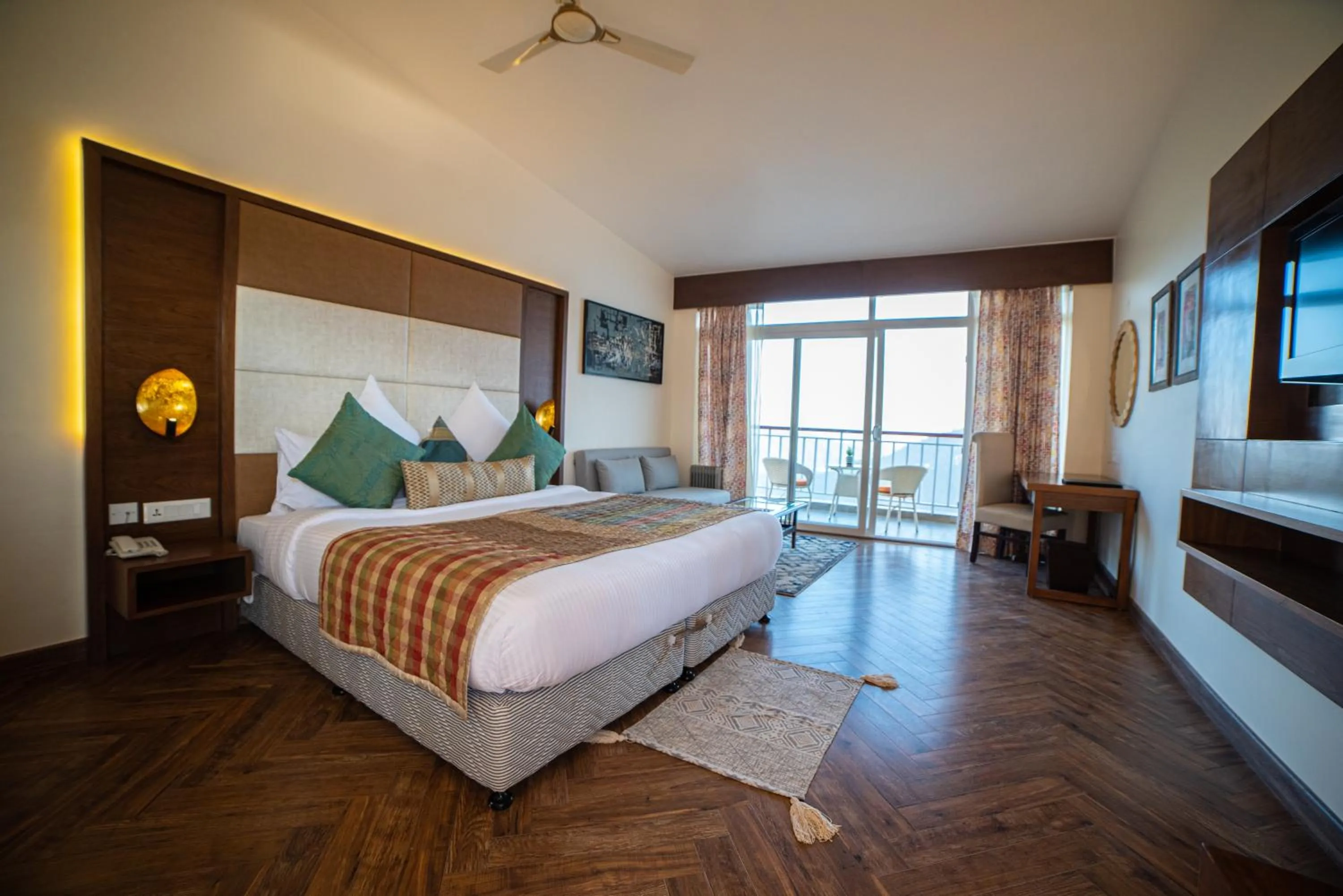 Bed in juSTa Mukteshwar Retreat & Spa