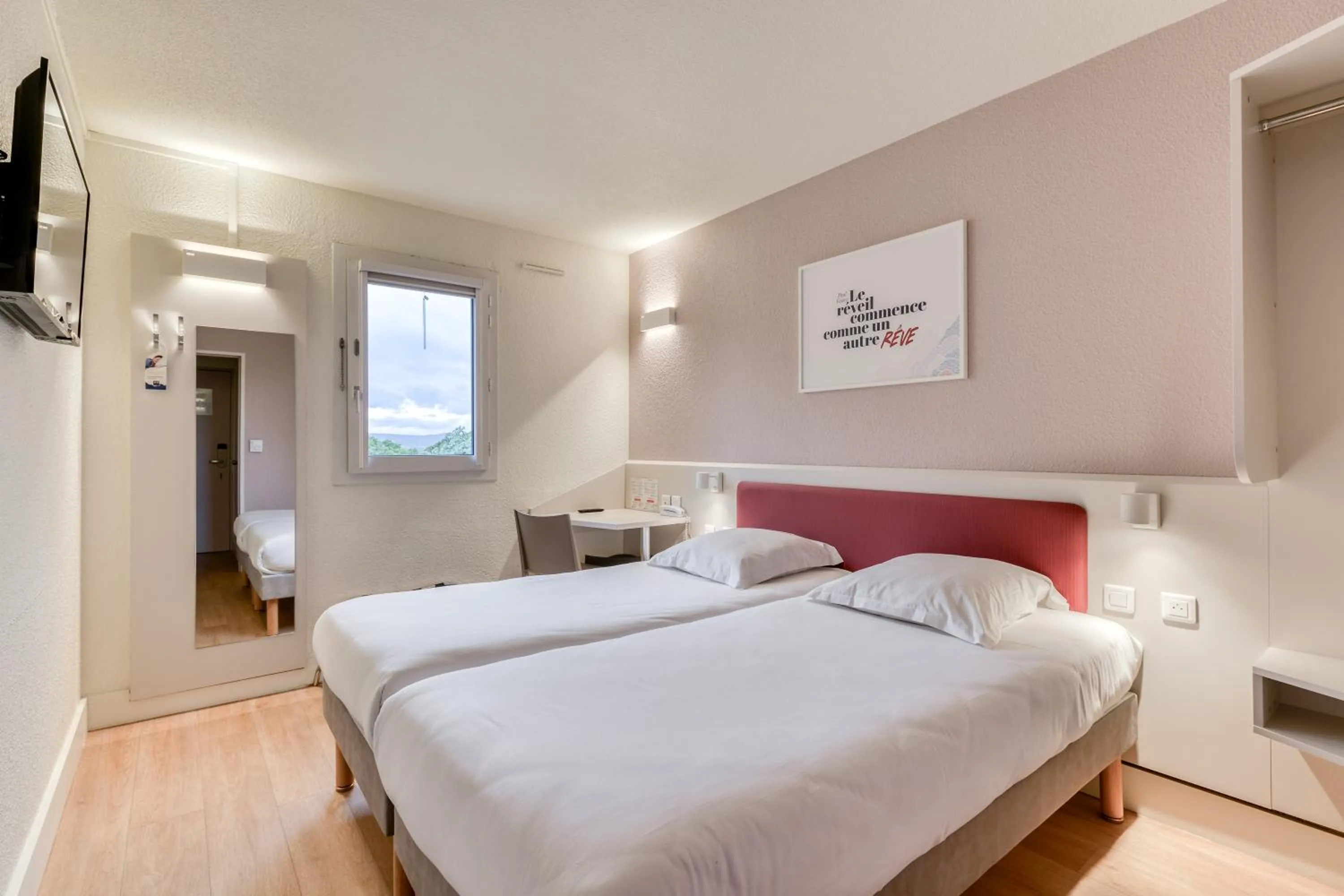 Photo of the whole room, Bed in ACE Hôtel Travel Fabrègues - A9 Montpellier Sud