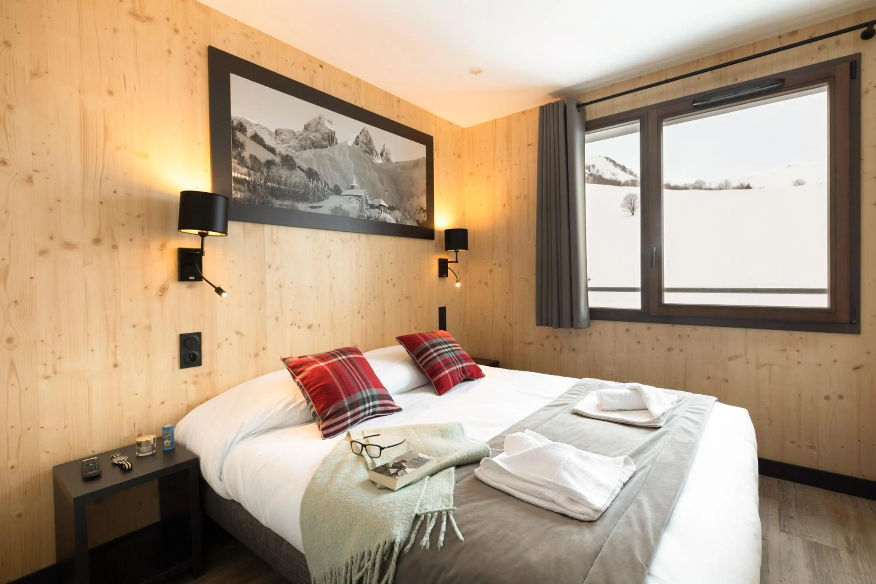 Bedroom, Bed in Résidence Club MMV L'Etoile des Sybelles